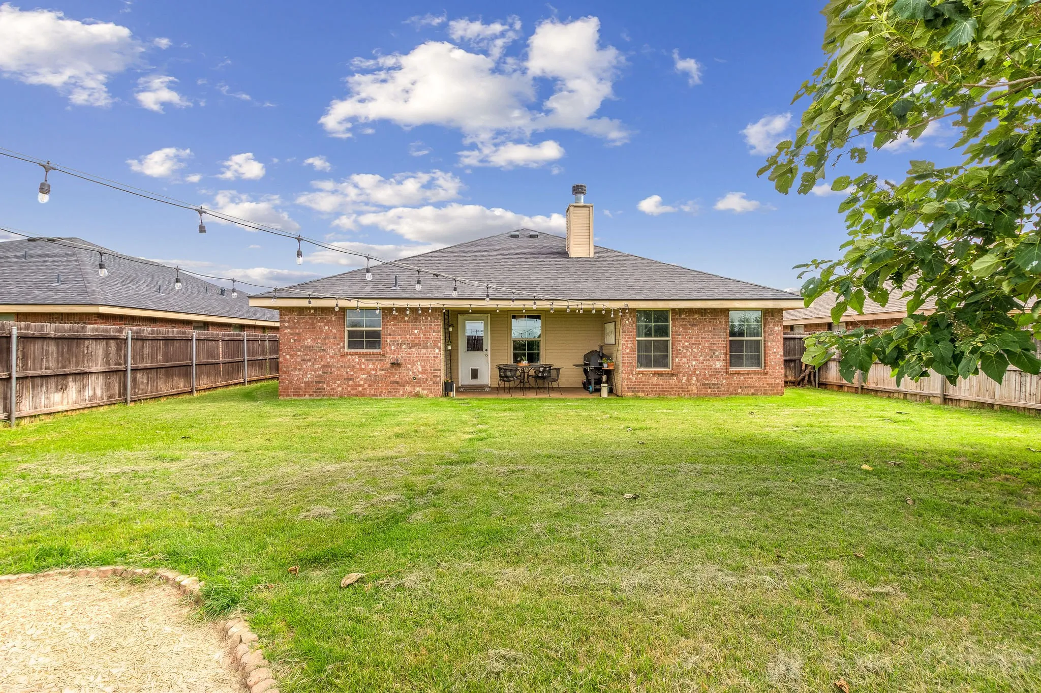 Single Family Residence For Sale in Taylor County , 217 Miss Ellie Lane, Abilene, Texas 79602, 3 Bedroom, 2 Bathroom, 2 Garage spaces, 1,408 Sqft, built in 2009, mls#21360602, Real Estate Agent in Abilene, Homes For Sale in Taylor county, Homes For Sale in Abilene, Realtor in Abilene Texas, Real Estate Brokerage Independent Realty Texas, Luminita Cordes Realtor
