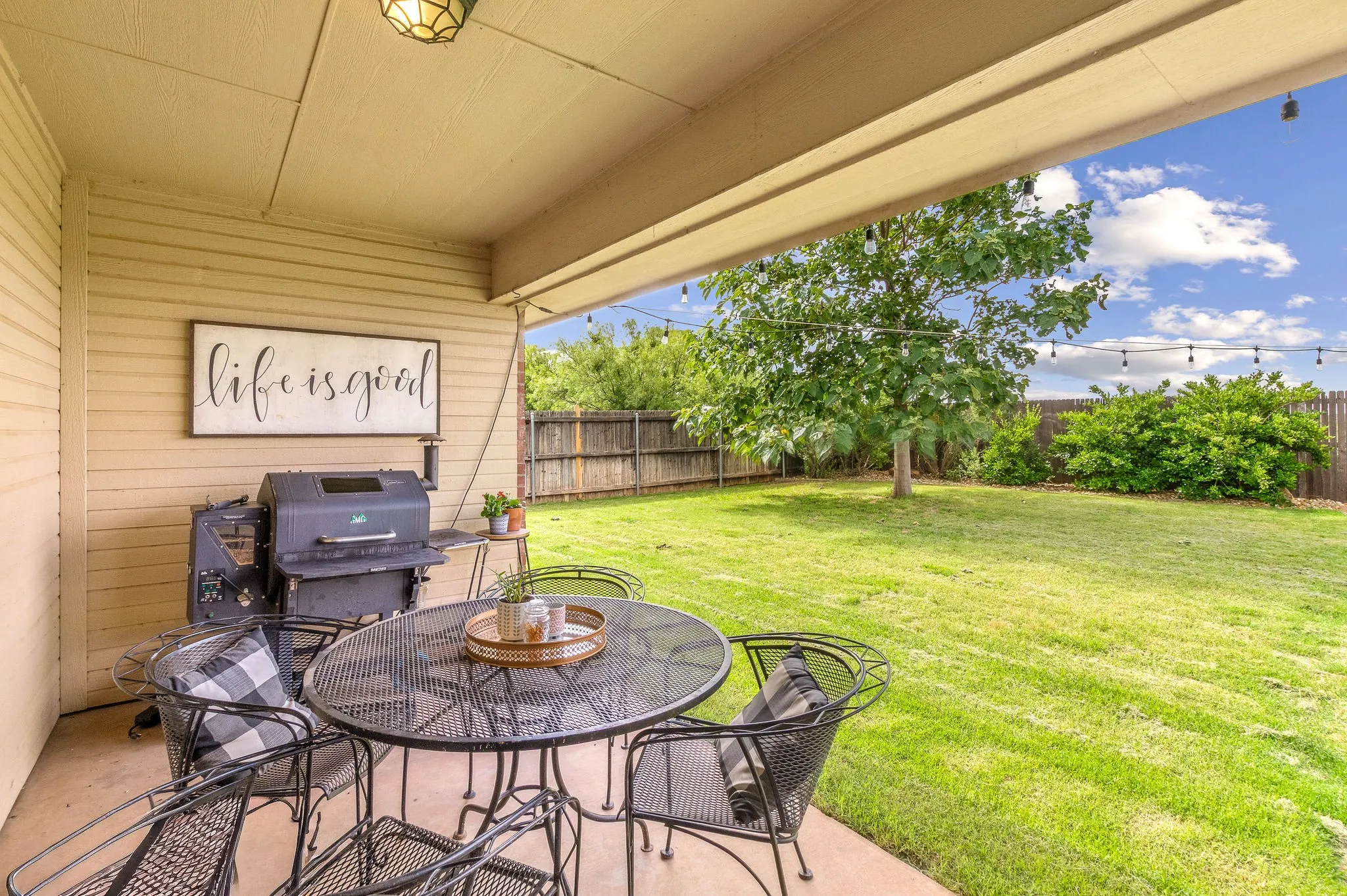 Single Family Residence For Sale in Taylor County , 217 Miss Ellie Lane, Abilene, Texas 79602, 3 Bedroom, 2 Bathroom, 2 Garage spaces, 1,408 Sqft, built in 2009, mls#21360602, Real Estate Agent in Abilene, Homes For Sale in Taylor county, Homes For Sale in Abilene, Realtor in Abilene Texas, Real Estate Brokerage Independent Realty Texas, Luminita Cordes Realtor