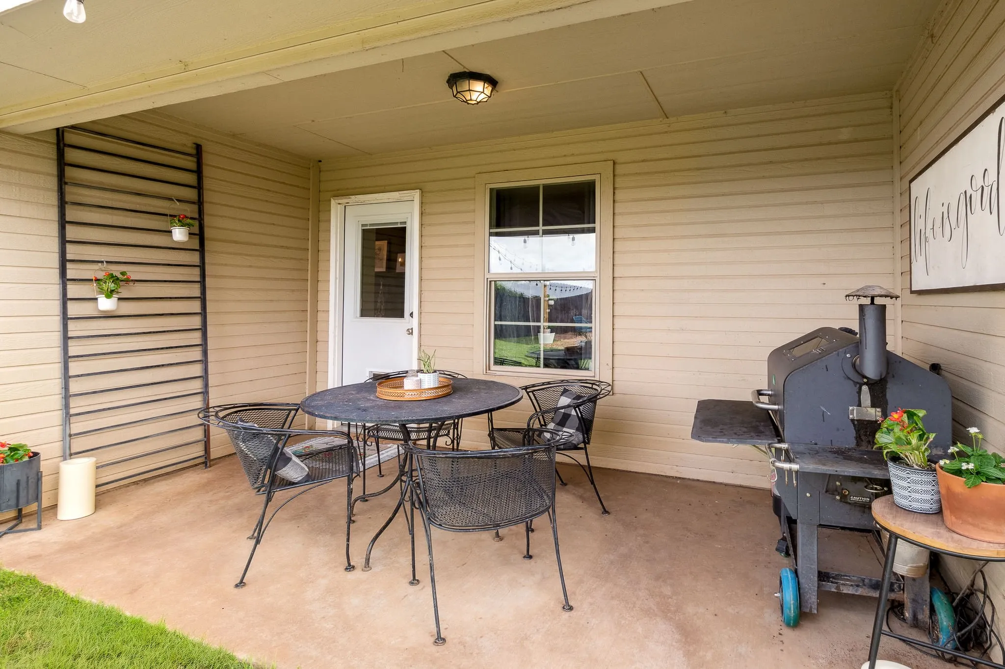 Single Family Residence For Sale in Taylor County , 217 Miss Ellie Lane, Abilene, Texas 79602, 3 Bedroom, 2 Bathroom, 2 Garage spaces, 1,408 Sqft, built in 2009, mls#21360602, Real Estate Agent in Abilene, Homes For Sale in Taylor county, Homes For Sale in Abilene, Realtor in Abilene Texas, Real Estate Brokerage Independent Realty Texas, Luminita Cordes Realtor