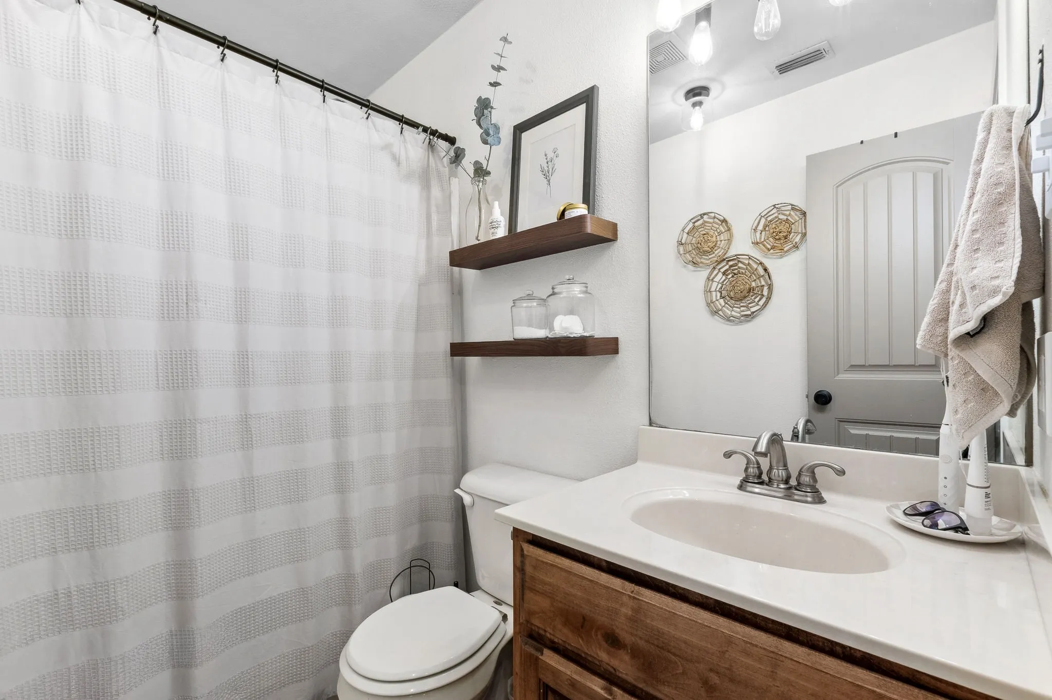 Single Family Residence For Sale in Taylor County , 217 Miss Ellie Lane, Abilene, Texas 79602, 3 Bedroom, 2 Bathroom, 2 Garage spaces, 1,408 Sqft, built in 2009, mls#21360602, Real Estate Agent in Abilene, Homes For Sale in Taylor county, Homes For Sale in Abilene, Realtor in Abilene Texas, Real Estate Brokerage Independent Realty Texas, Luminita Cordes Realtor