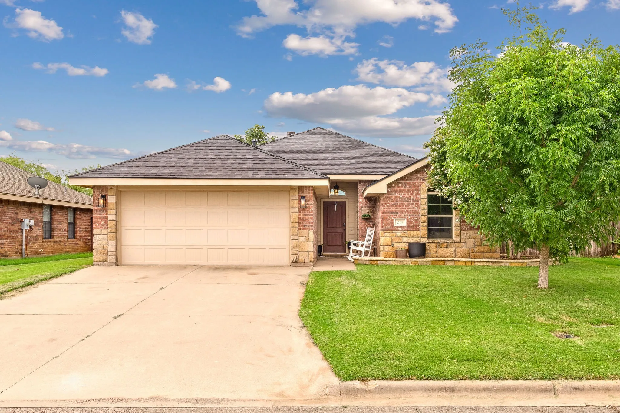 Single Family Residence For Sale in Taylor County , 217 Miss Ellie Lane, Abilene, Texas 79602, 3 Bedroom, 2 Bathroom, 2 Garage spaces, 1,408 Sqft, built in 2009, mls#21360602, Real Estate Agent in Abilene, Homes For Sale in Taylor county, Homes For Sale in Abilene, Realtor in Abilene Texas, Real Estate Brokerage Independent Realty Texas, Luminita Cordes Realtor