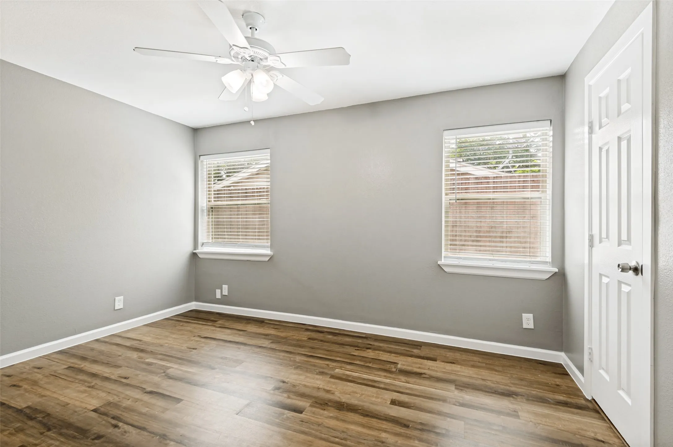Single Family Residence For Sale in Dallas County , 737 Cranbrook Lane, Grand Prairie, Texas 75052, 3 Bedroom, 2 Bathroom, Garage spaces, 1,296 Sqft, built in 1958, mls#21360590, Real Estate Agent in Grand Prairie, Homes For Sale in Dallas county, Homes For Sale in Grand Prairie, Realtor in Grand Prairie Texas, Real Estate Brokerage Independent Realty Texas, Luminita Cordes Realtor