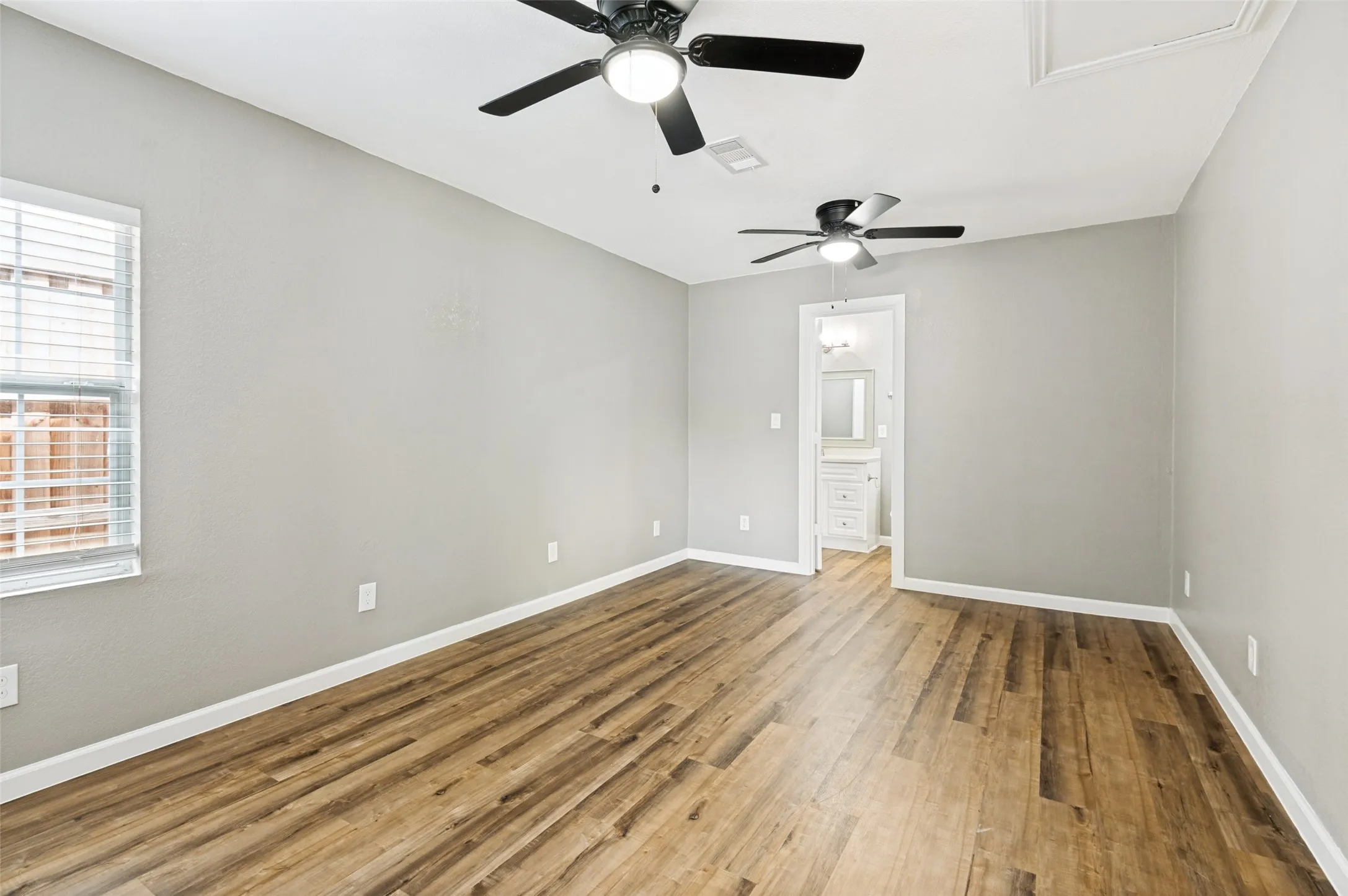 Single Family Residence For Sale in Dallas County , 737 Cranbrook Lane, Grand Prairie, Texas 75052, 3 Bedroom, 2 Bathroom, Garage spaces, 1,296 Sqft, built in 1958, mls#21360590, Real Estate Agent in Grand Prairie, Homes For Sale in Dallas county, Homes For Sale in Grand Prairie, Realtor in Grand Prairie Texas, Real Estate Brokerage Independent Realty Texas, Luminita Cordes Realtor