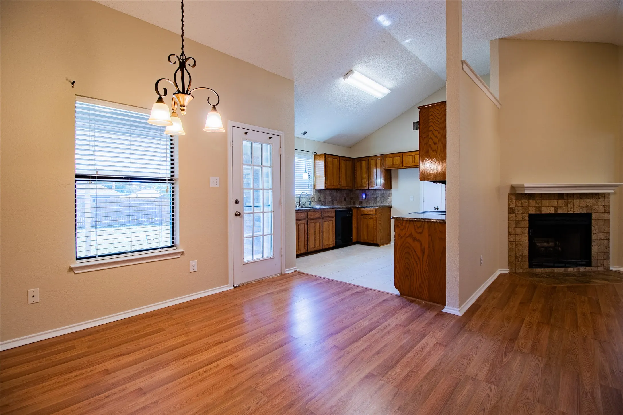 Single Family Residence For Sale in Tarrant County , 8220 Willis Lane, Watauga, Texas 76148, 3 Bedroom, 2 Bathroom, 2 Garage spaces, 1,288 Sqft, built in 1986, mls#21359521, Real Estate Agent in Watauga, Homes For Sale in Tarrant county, Homes For Sale in Watauga, Realtor in Watauga Texas, Real Estate Brokerage Independent Realty Texas, Luminita Cordes Realtor