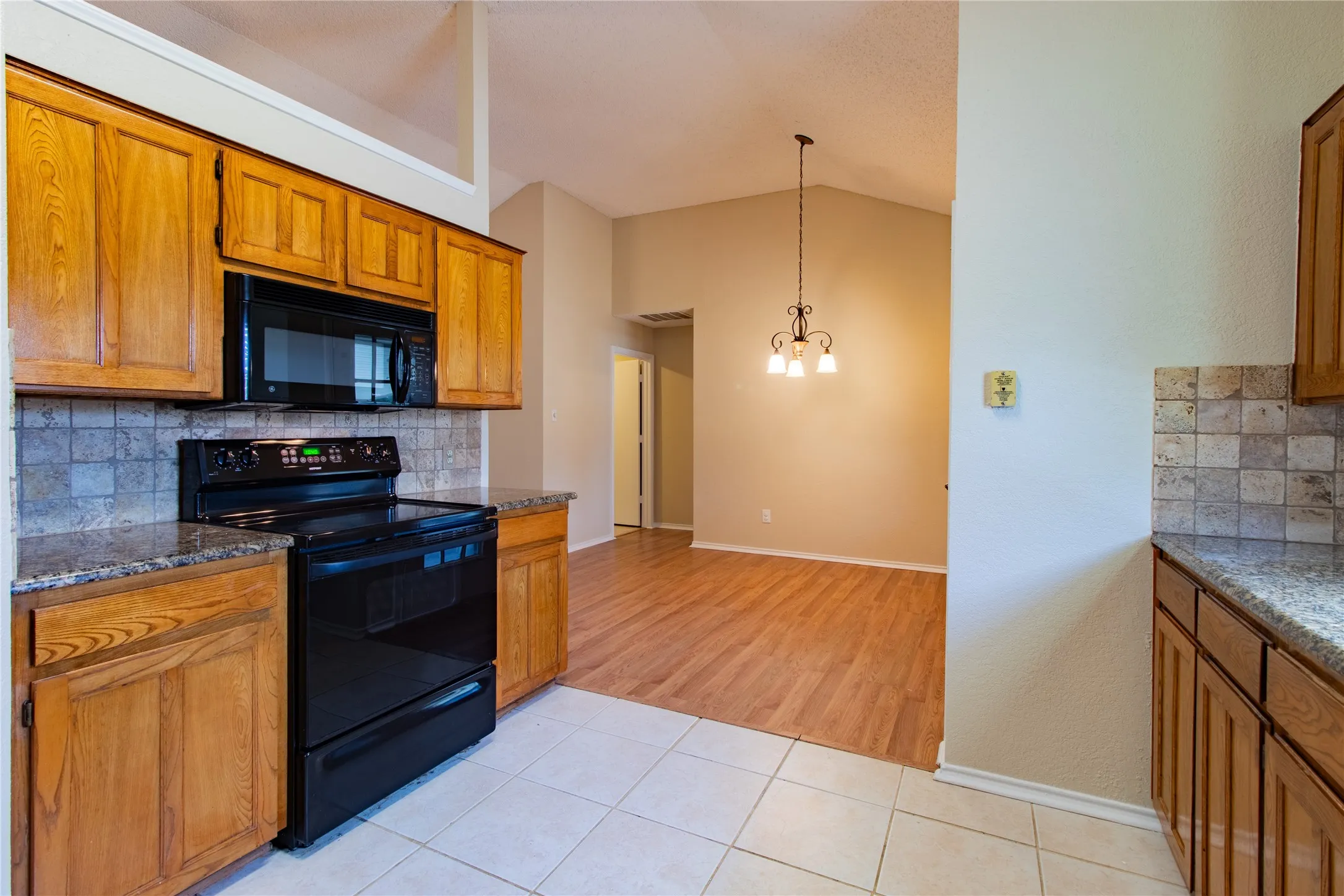 Single Family Residence For Sale in Tarrant County , 8220 Willis Lane, Watauga, Texas 76148, 3 Bedroom, 2 Bathroom, 2 Garage spaces, 1,288 Sqft, built in 1986, mls#21359521, Real Estate Agent in Watauga, Homes For Sale in Tarrant county, Homes For Sale in Watauga, Realtor in Watauga Texas, Real Estate Brokerage Independent Realty Texas, Luminita Cordes Realtor