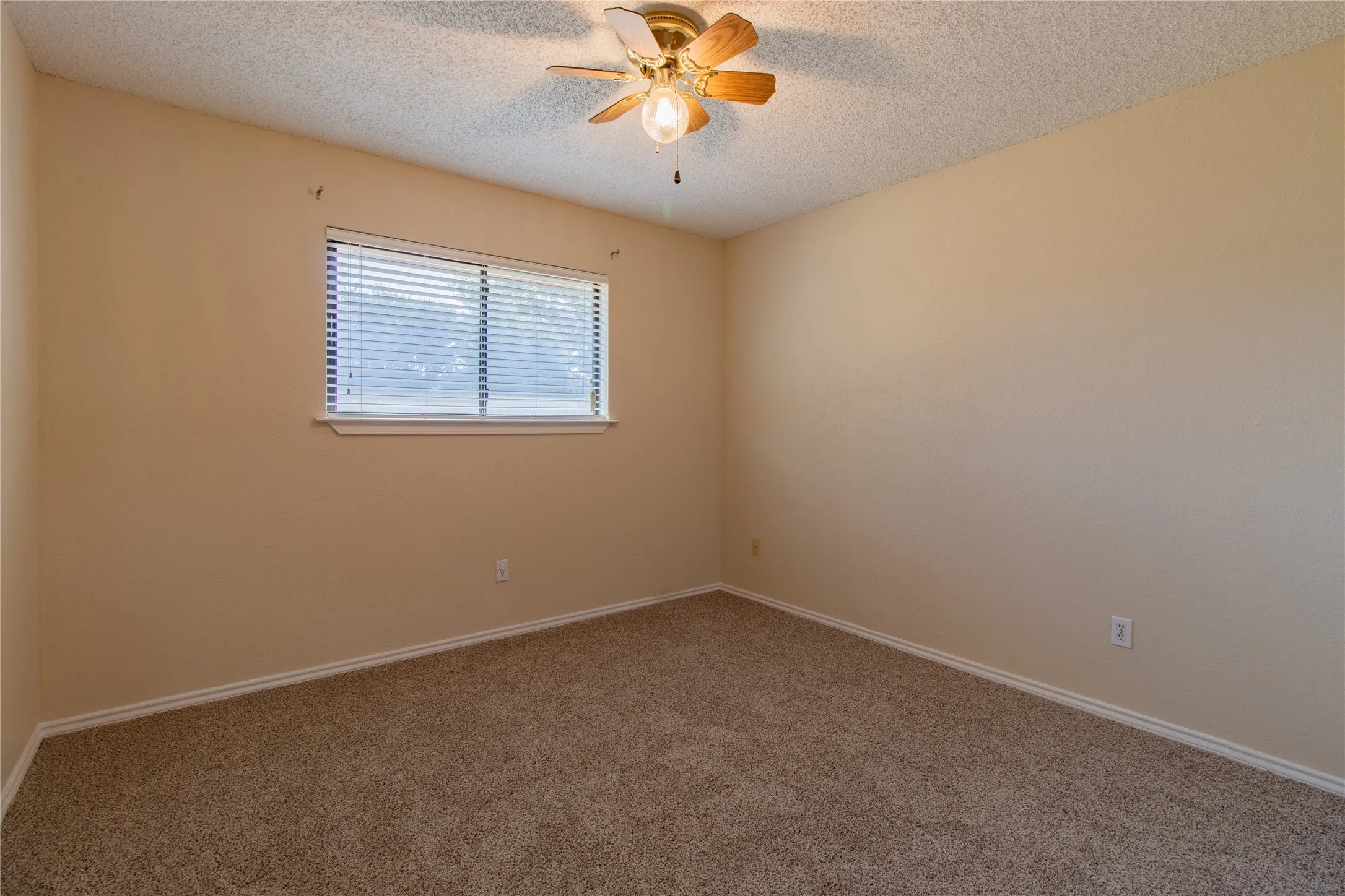 Single Family Residence For Sale in Tarrant County , 8220 Willis Lane, Watauga, Texas 76148, 3 Bedroom, 2 Bathroom, 2 Garage spaces, 1,288 Sqft, built in 1986, mls#21359521, Real Estate Agent in Watauga, Homes For Sale in Tarrant county, Homes For Sale in Watauga, Realtor in Watauga Texas, Real Estate Brokerage Independent Realty Texas, Luminita Cordes Realtor