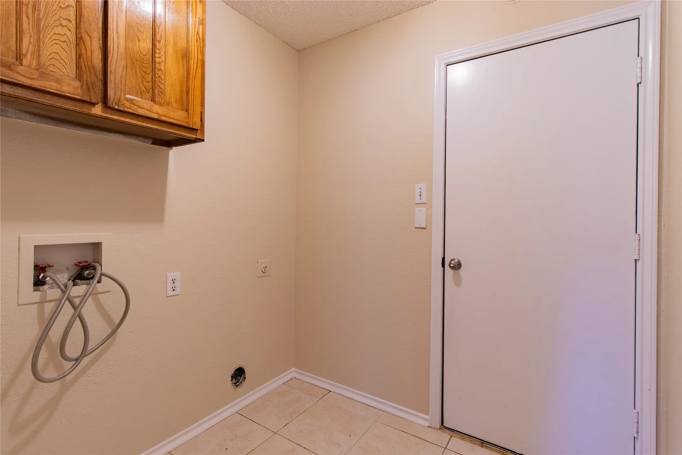 Single Family Residence For Sale in Tarrant County , 8220 Willis Lane, Watauga, Texas 76148, 3 Bedroom, 2 Bathroom, 2 Garage spaces, 1,288 Sqft, built in 1986, mls#21359521, Real Estate Agent in Watauga, Homes For Sale in Tarrant county, Homes For Sale in Watauga, Realtor in Watauga Texas, Real Estate Brokerage Independent Realty Texas, Luminita Cordes Realtor