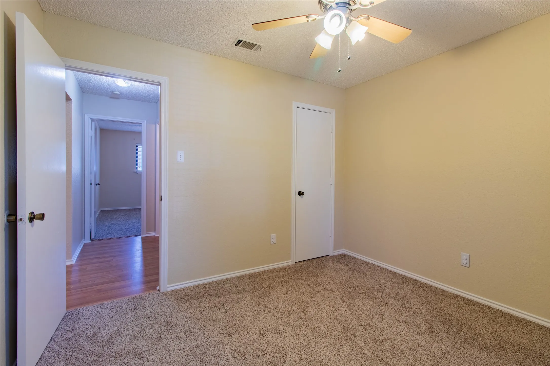 Single Family Residence For Sale in Tarrant County , 8220 Willis Lane, Watauga, Texas 76148, 3 Bedroom, 2 Bathroom, 2 Garage spaces, 1,288 Sqft, built in 1986, mls#21359521, Real Estate Agent in Watauga, Homes For Sale in Tarrant county, Homes For Sale in Watauga, Realtor in Watauga Texas, Real Estate Brokerage Independent Realty Texas, Luminita Cordes Realtor