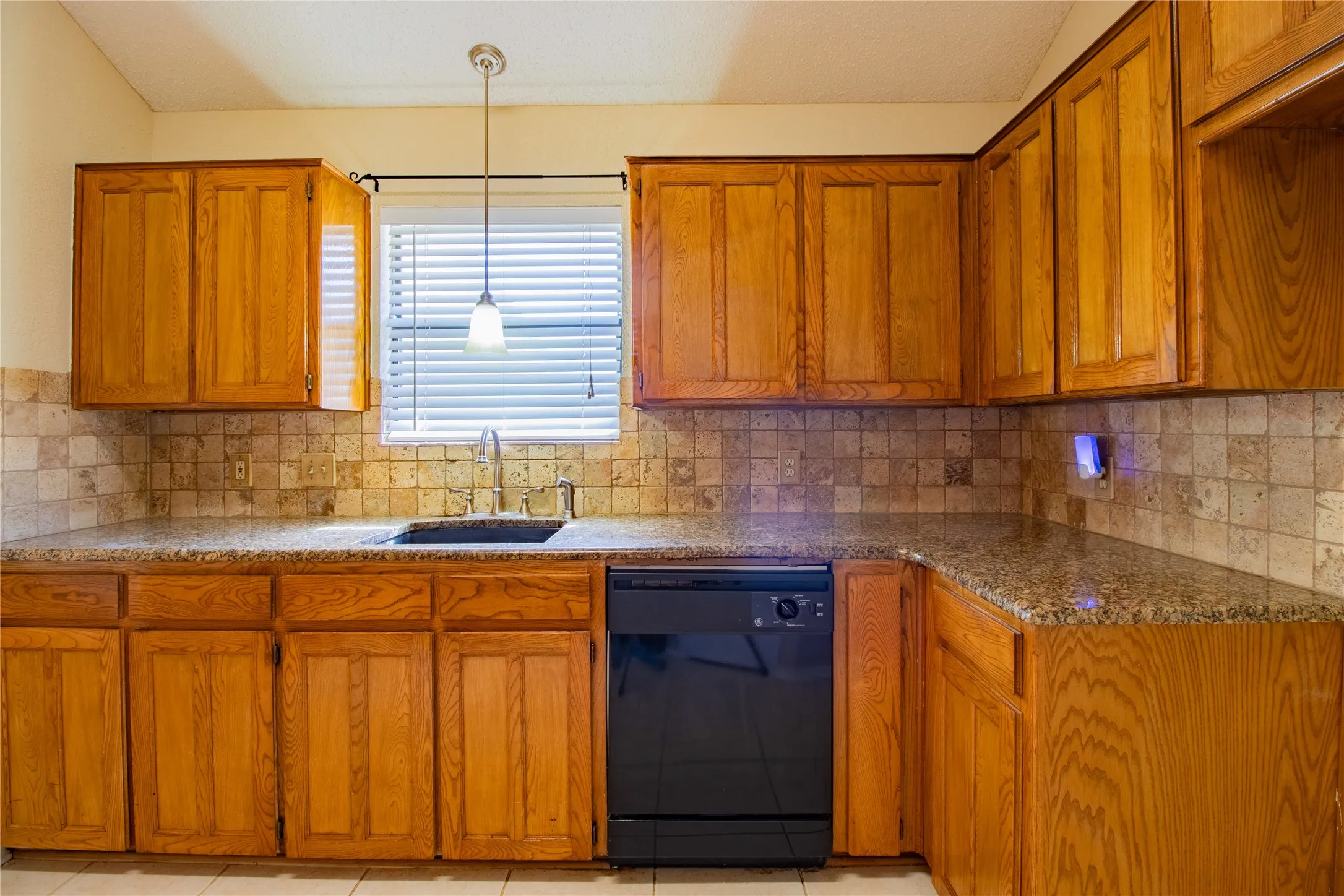 Single Family Residence For Sale in Tarrant County , 8220 Willis Lane, Watauga, Texas 76148, 3 Bedroom, 2 Bathroom, 2 Garage spaces, 1,288 Sqft, built in 1986, mls#21359521, Real Estate Agent in Watauga, Homes For Sale in Tarrant county, Homes For Sale in Watauga, Realtor in Watauga Texas, Real Estate Brokerage Independent Realty Texas, Luminita Cordes Realtor