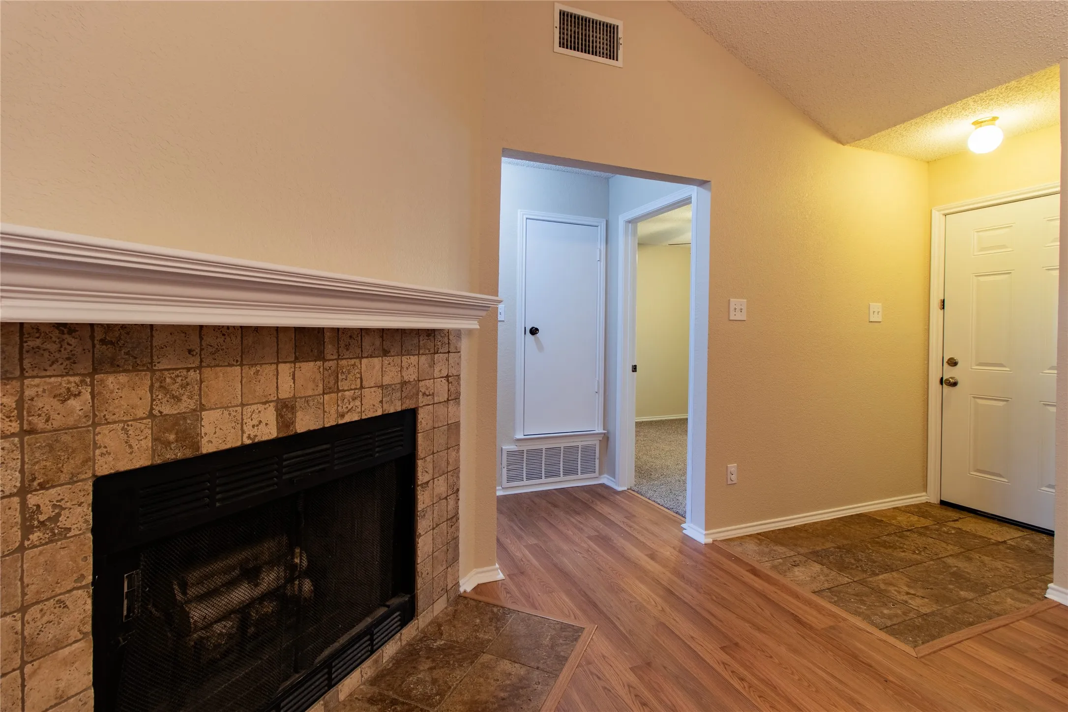 Single Family Residence For Sale in Tarrant County , 8220 Willis Lane, Watauga, Texas 76148, 3 Bedroom, 2 Bathroom, 2 Garage spaces, 1,288 Sqft, built in 1986, mls#21359521, Real Estate Agent in Watauga, Homes For Sale in Tarrant county, Homes For Sale in Watauga, Realtor in Watauga Texas, Real Estate Brokerage Independent Realty Texas, Luminita Cordes Realtor