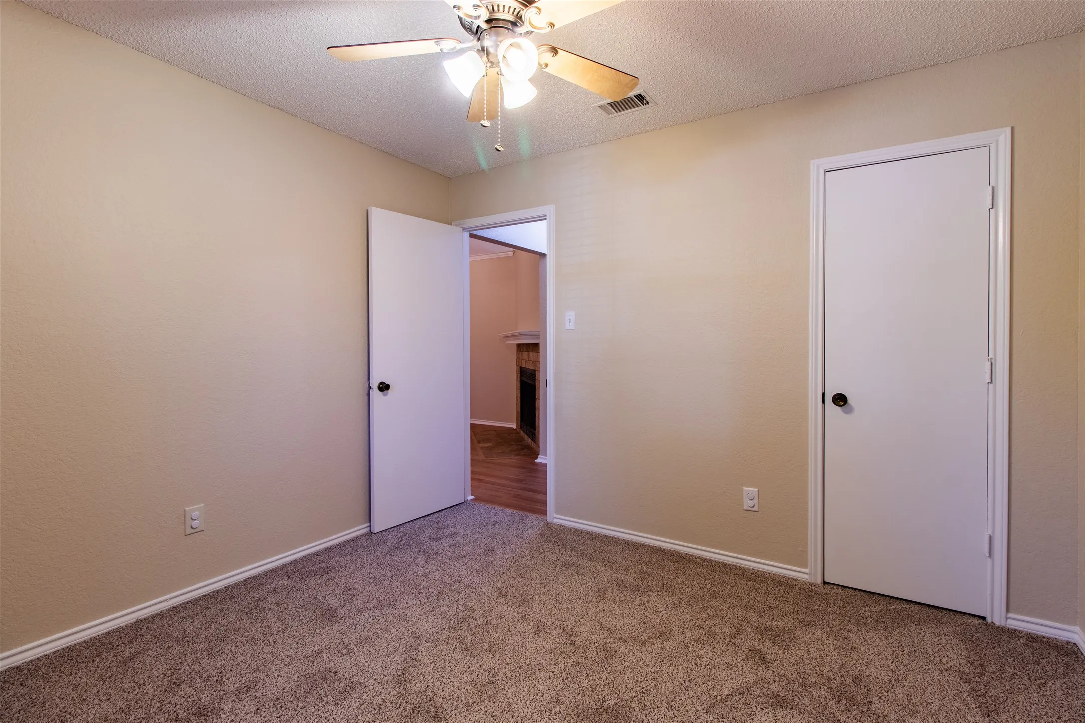 Single Family Residence For Sale in Tarrant County , 8220 Willis Lane, Watauga, Texas 76148, 3 Bedroom, 2 Bathroom, 2 Garage spaces, 1,288 Sqft, built in 1986, mls#21359521, Real Estate Agent in Watauga, Homes For Sale in Tarrant county, Homes For Sale in Watauga, Realtor in Watauga Texas, Real Estate Brokerage Independent Realty Texas, Luminita Cordes Realtor