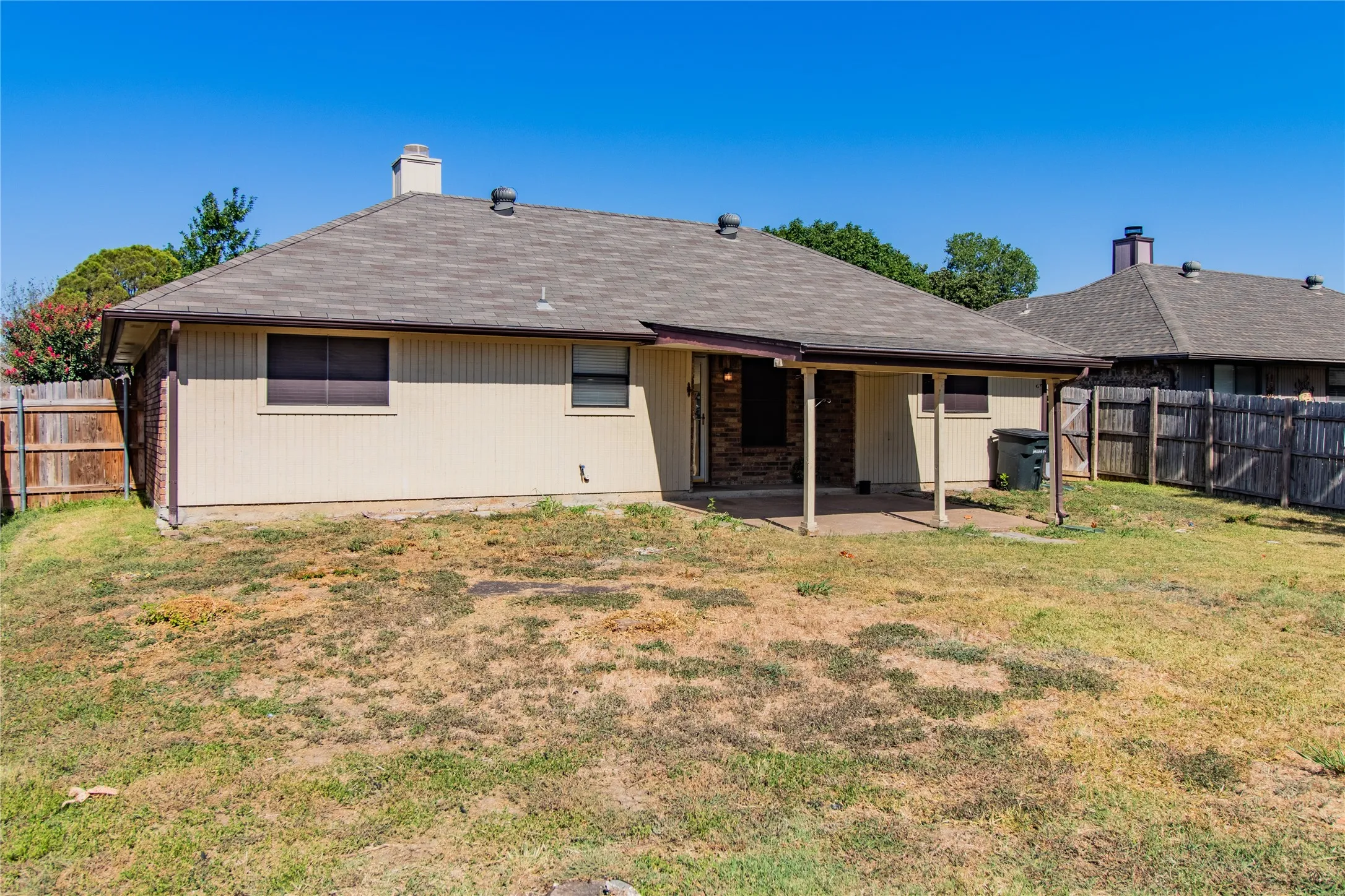 Single Family Residence For Sale in Tarrant County , 8220 Willis Lane, Watauga, Texas 76148, 3 Bedroom, 2 Bathroom, 2 Garage spaces, 1,288 Sqft, built in 1986, mls#21359521, Real Estate Agent in Watauga, Homes For Sale in Tarrant county, Homes For Sale in Watauga, Realtor in Watauga Texas, Real Estate Brokerage Independent Realty Texas, Luminita Cordes Realtor