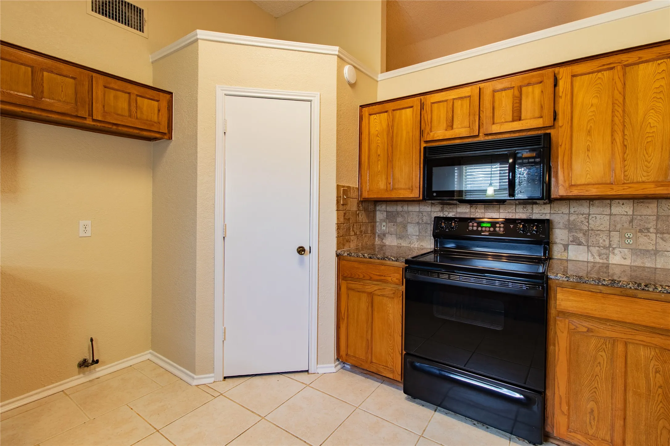Single Family Residence For Sale in Tarrant County , 8220 Willis Lane, Watauga, Texas 76148, 3 Bedroom, 2 Bathroom, 2 Garage spaces, 1,288 Sqft, built in 1986, mls#21359521, Real Estate Agent in Watauga, Homes For Sale in Tarrant county, Homes For Sale in Watauga, Realtor in Watauga Texas, Real Estate Brokerage Independent Realty Texas, Luminita Cordes Realtor