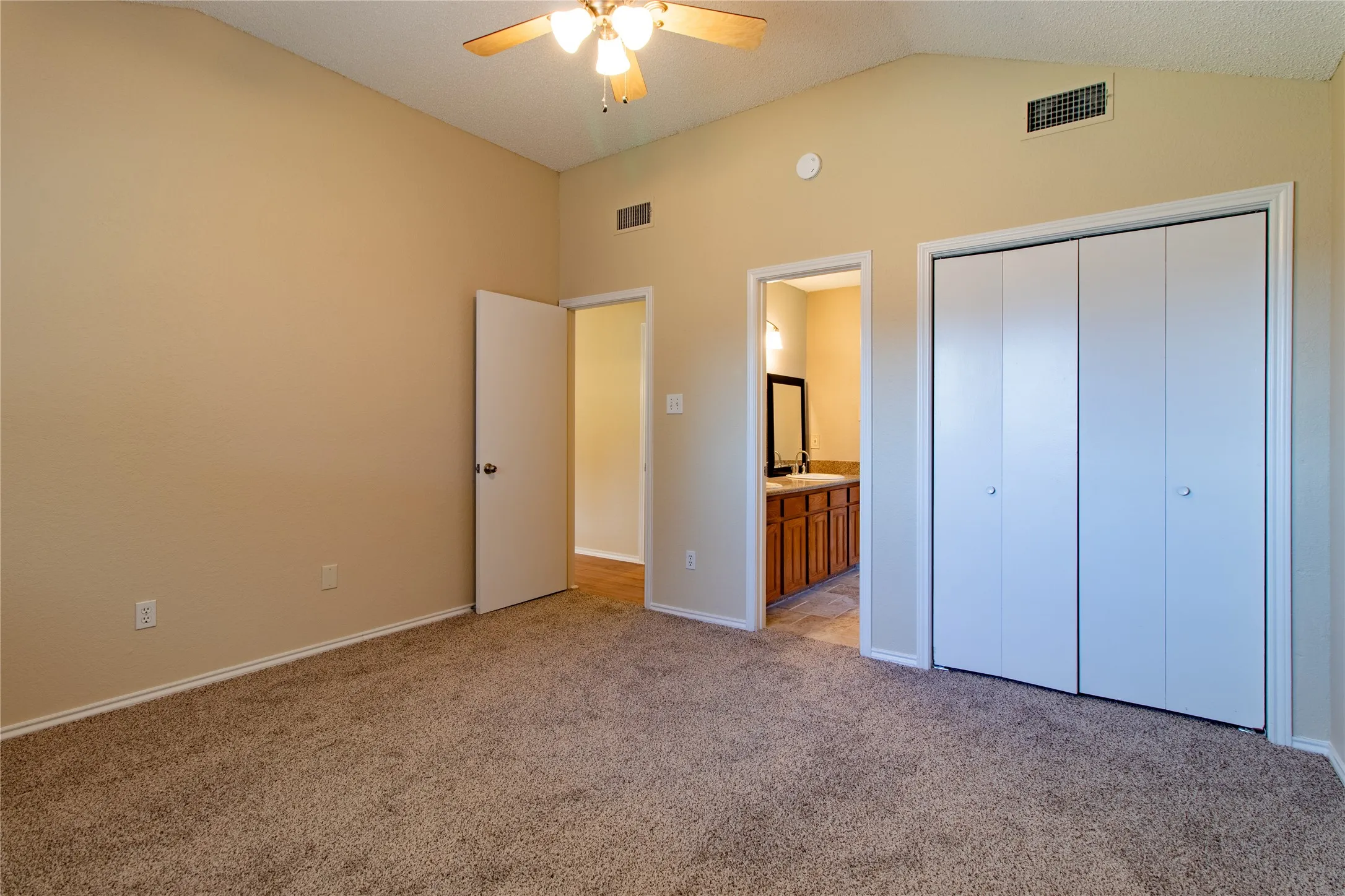 Single Family Residence For Sale in Tarrant County , 8220 Willis Lane, Watauga, Texas 76148, 3 Bedroom, 2 Bathroom, 2 Garage spaces, 1,288 Sqft, built in 1986, mls#21359521, Real Estate Agent in Watauga, Homes For Sale in Tarrant county, Homes For Sale in Watauga, Realtor in Watauga Texas, Real Estate Brokerage Independent Realty Texas, Luminita Cordes Realtor