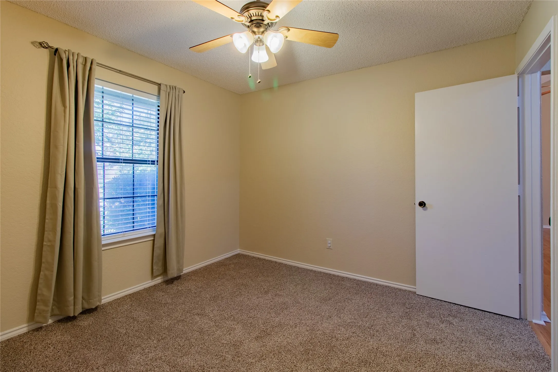 Single Family Residence For Sale in Tarrant County , 8220 Willis Lane, Watauga, Texas 76148, 3 Bedroom, 2 Bathroom, 2 Garage spaces, 1,288 Sqft, built in 1986, mls#21359521, Real Estate Agent in Watauga, Homes For Sale in Tarrant county, Homes For Sale in Watauga, Realtor in Watauga Texas, Real Estate Brokerage Independent Realty Texas, Luminita Cordes Realtor