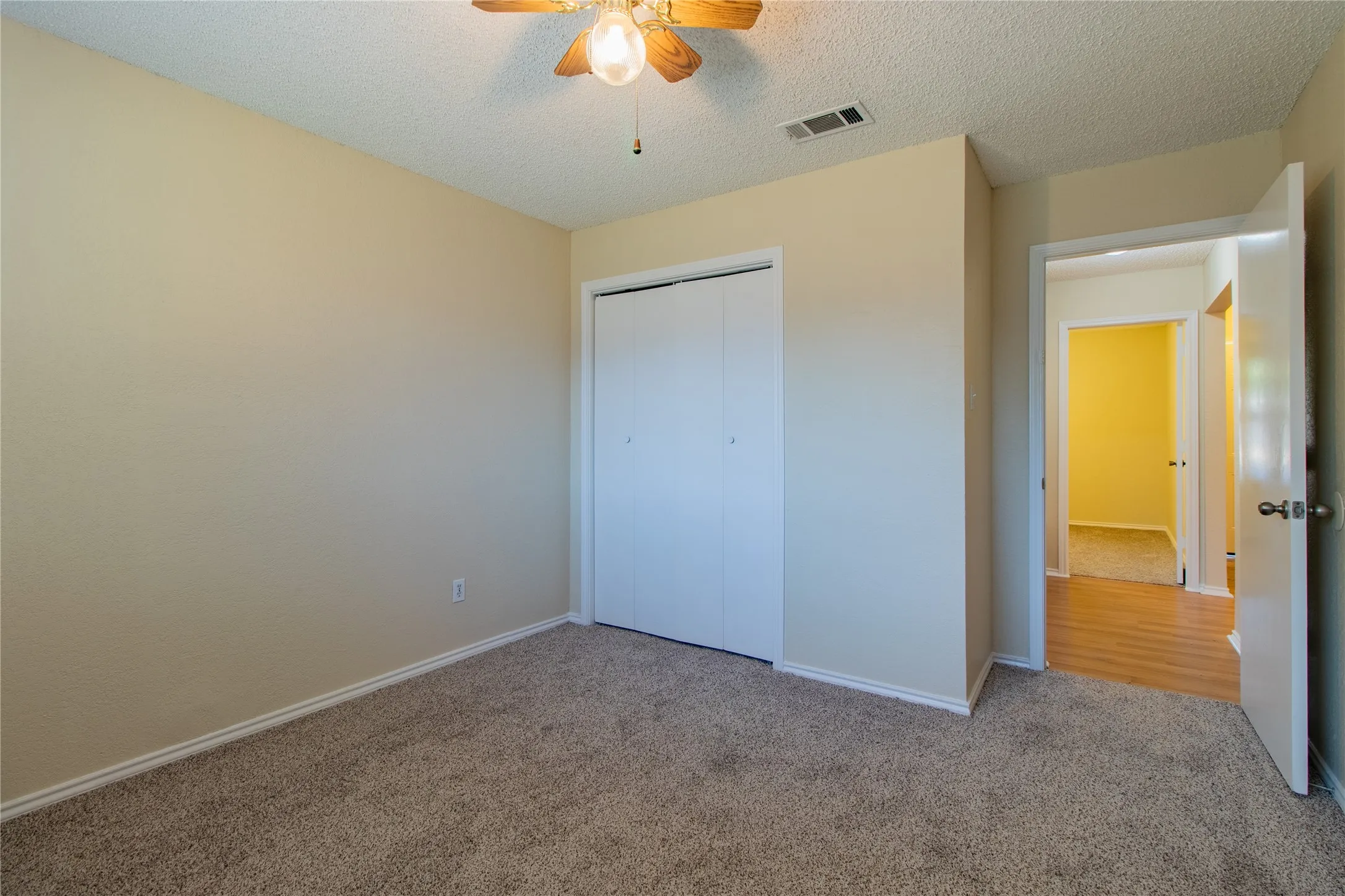 Single Family Residence For Sale in Tarrant County , 8220 Willis Lane, Watauga, Texas 76148, 3 Bedroom, 2 Bathroom, 2 Garage spaces, 1,288 Sqft, built in 1986, mls#21359521, Real Estate Agent in Watauga, Homes For Sale in Tarrant county, Homes For Sale in Watauga, Realtor in Watauga Texas, Real Estate Brokerage Independent Realty Texas, Luminita Cordes Realtor
