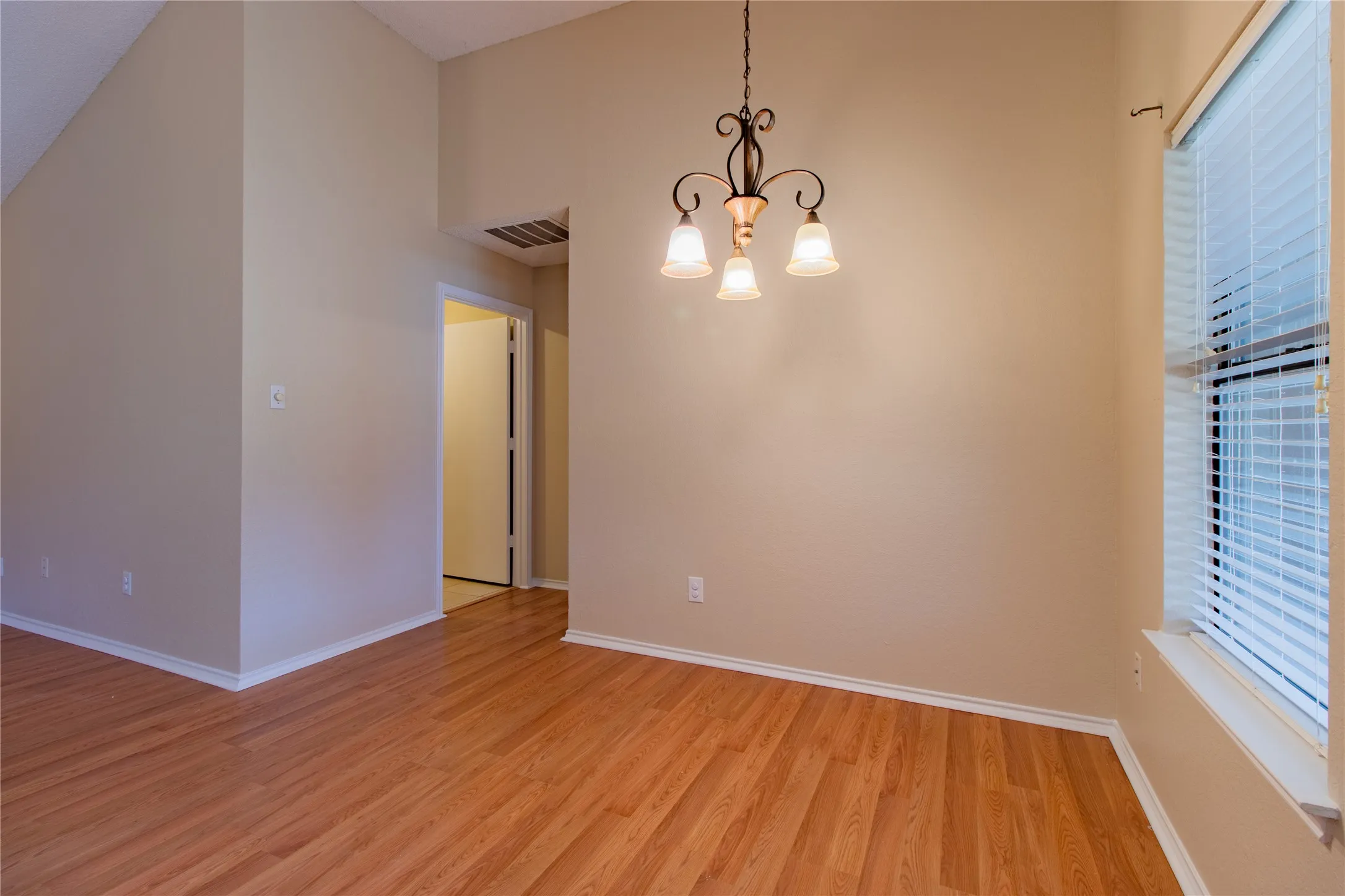 Single Family Residence For Sale in Tarrant County , 8220 Willis Lane, Watauga, Texas 76148, 3 Bedroom, 2 Bathroom, 2 Garage spaces, 1,288 Sqft, built in 1986, mls#21359521, Real Estate Agent in Watauga, Homes For Sale in Tarrant county, Homes For Sale in Watauga, Realtor in Watauga Texas, Real Estate Brokerage Independent Realty Texas, Luminita Cordes Realtor