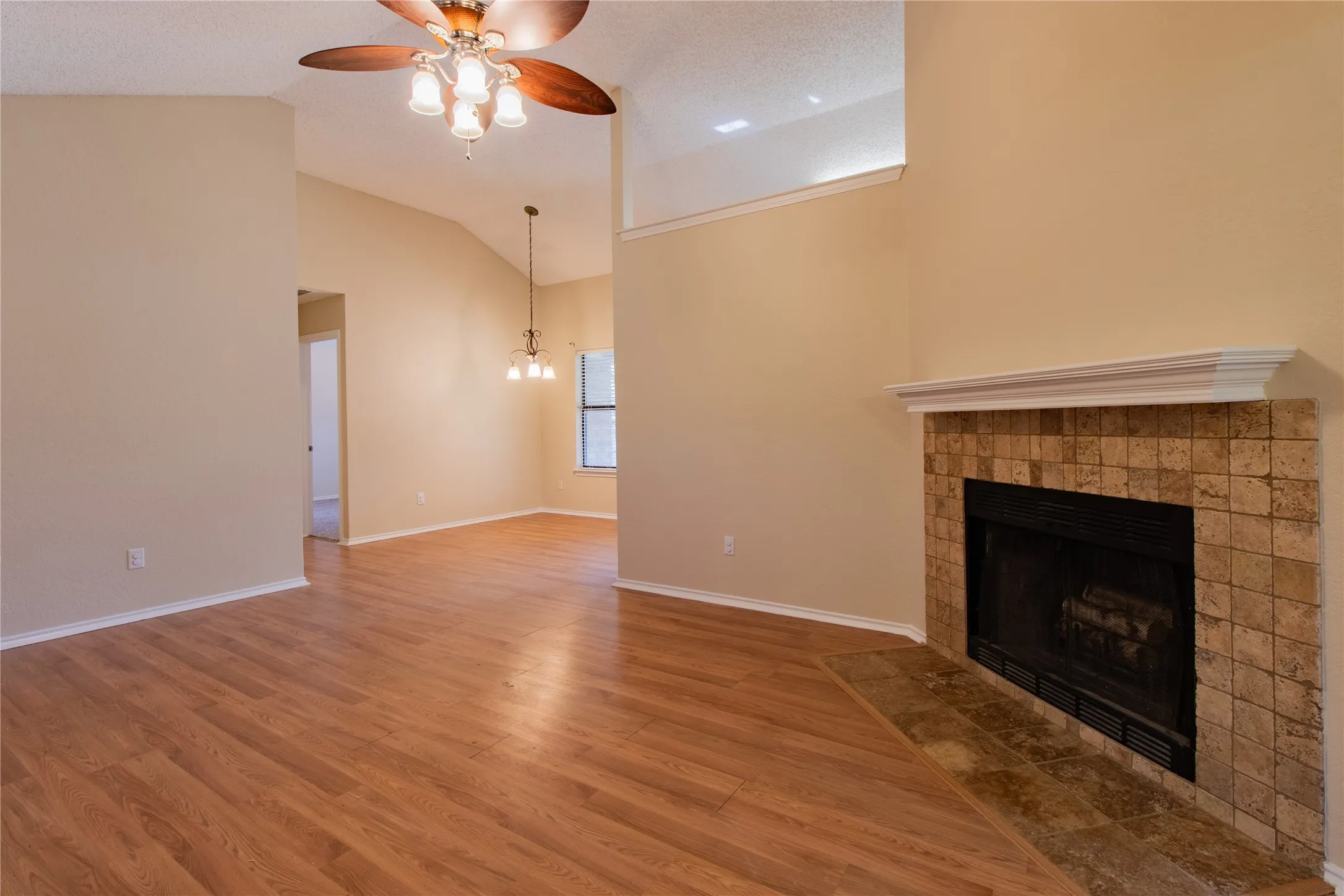 Single Family Residence For Sale in Tarrant County , 8220 Willis Lane, Watauga, Texas 76148, 3 Bedroom, 2 Bathroom, 2 Garage spaces, 1,288 Sqft, built in 1986, mls#21359521, Real Estate Agent in Watauga, Homes For Sale in Tarrant county, Homes For Sale in Watauga, Realtor in Watauga Texas, Real Estate Brokerage Independent Realty Texas, Luminita Cordes Realtor