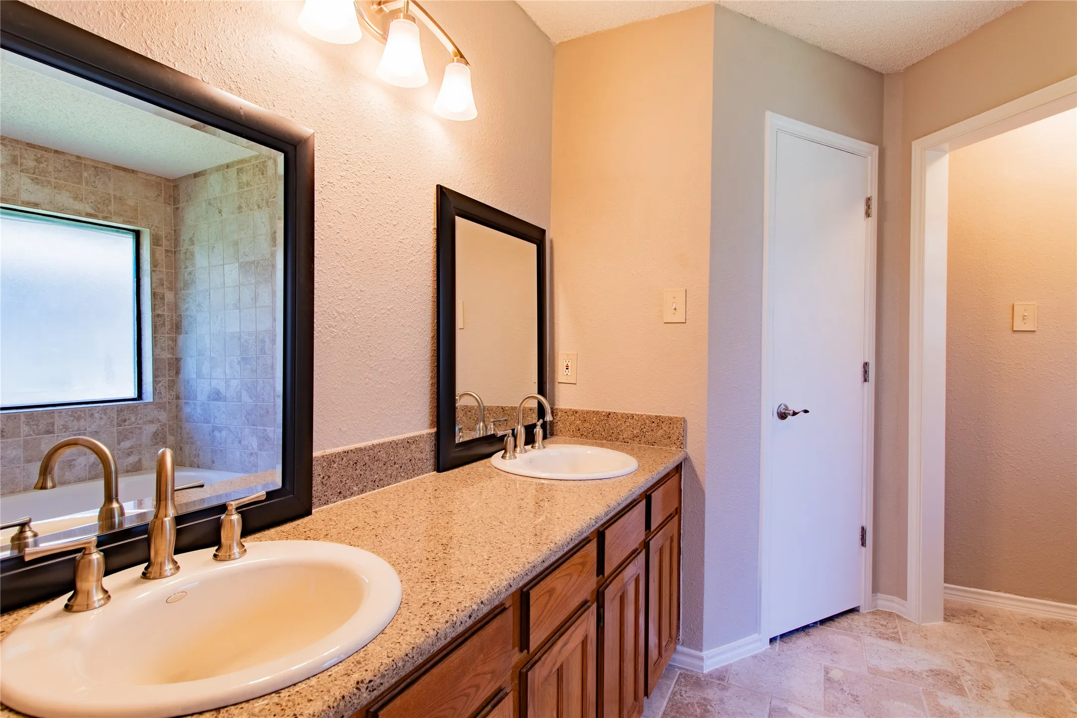 Single Family Residence For Sale in Tarrant County , 8220 Willis Lane, Watauga, Texas 76148, 3 Bedroom, 2 Bathroom, 2 Garage spaces, 1,288 Sqft, built in 1986, mls#21359521, Real Estate Agent in Watauga, Homes For Sale in Tarrant county, Homes For Sale in Watauga, Realtor in Watauga Texas, Real Estate Brokerage Independent Realty Texas, Luminita Cordes Realtor
