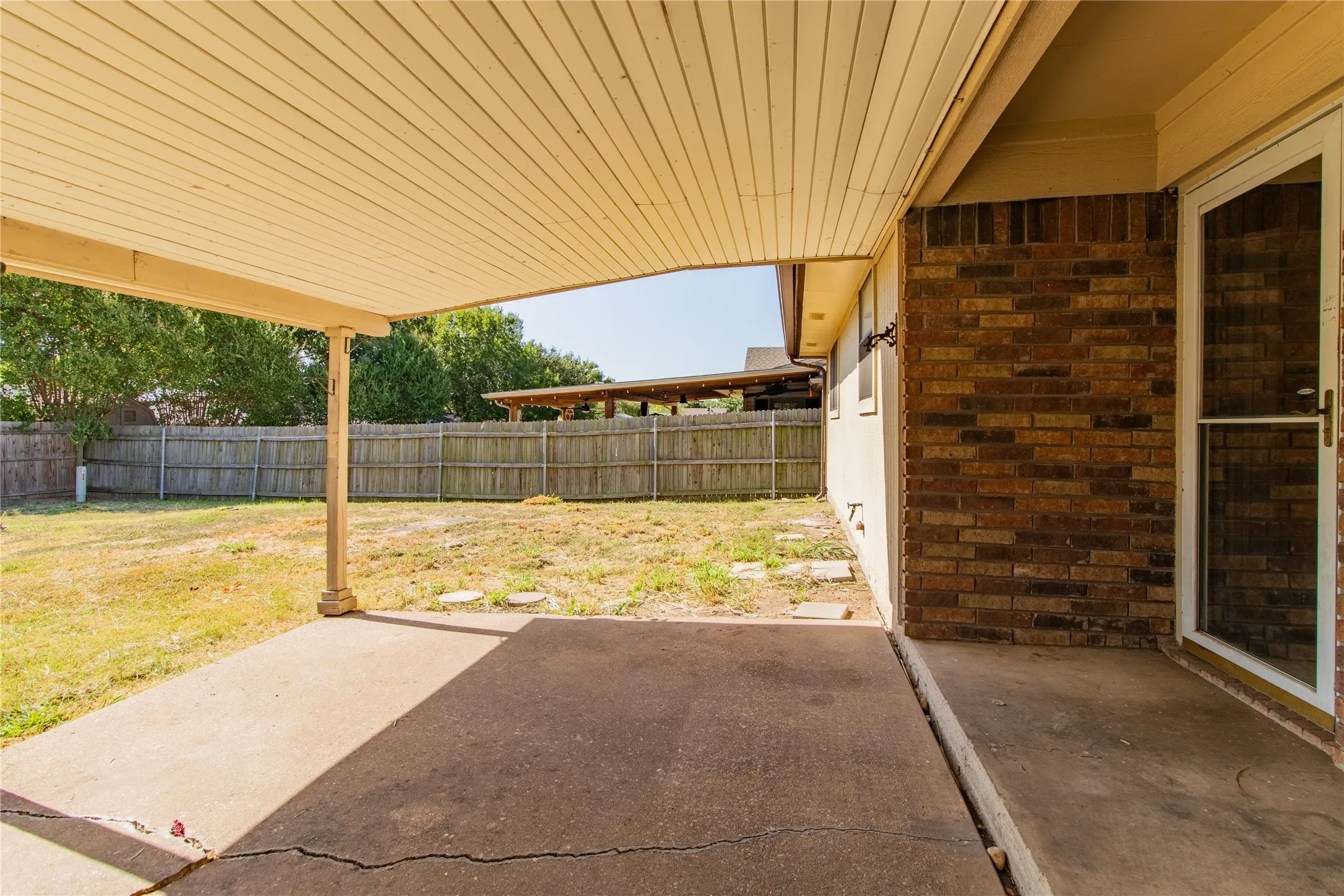 Single Family Residence For Sale in Tarrant County , 8220 Willis Lane, Watauga, Texas 76148, 3 Bedroom, 2 Bathroom, 2 Garage spaces, 1,288 Sqft, built in 1986, mls#21359521, Real Estate Agent in Watauga, Homes For Sale in Tarrant county, Homes For Sale in Watauga, Realtor in Watauga Texas, Real Estate Brokerage Independent Realty Texas, Luminita Cordes Realtor