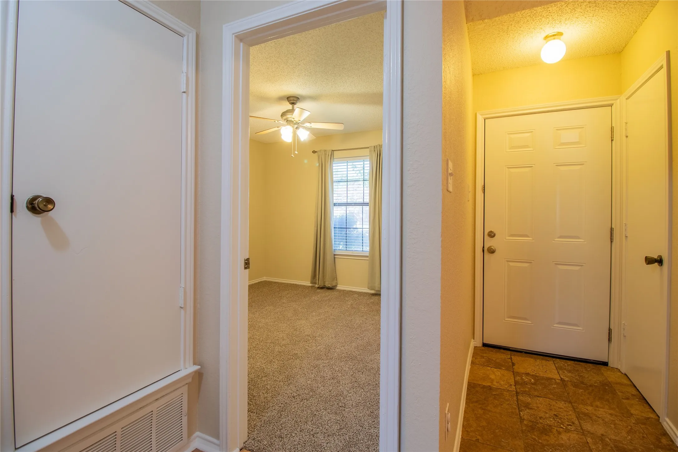 Single Family Residence For Sale in Tarrant County , 8220 Willis Lane, Watauga, Texas 76148, 3 Bedroom, 2 Bathroom, 2 Garage spaces, 1,288 Sqft, built in 1986, mls#21359521, Real Estate Agent in Watauga, Homes For Sale in Tarrant county, Homes For Sale in Watauga, Realtor in Watauga Texas, Real Estate Brokerage Independent Realty Texas, Luminita Cordes Realtor