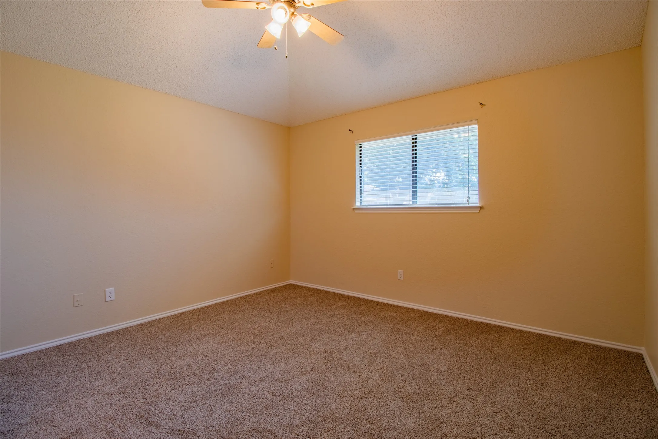 Single Family Residence For Sale in Tarrant County , 8220 Willis Lane, Watauga, Texas 76148, 3 Bedroom, 2 Bathroom, 2 Garage spaces, 1,288 Sqft, built in 1986, mls#21359521, Real Estate Agent in Watauga, Homes For Sale in Tarrant county, Homes For Sale in Watauga, Realtor in Watauga Texas, Real Estate Brokerage Independent Realty Texas, Luminita Cordes Realtor