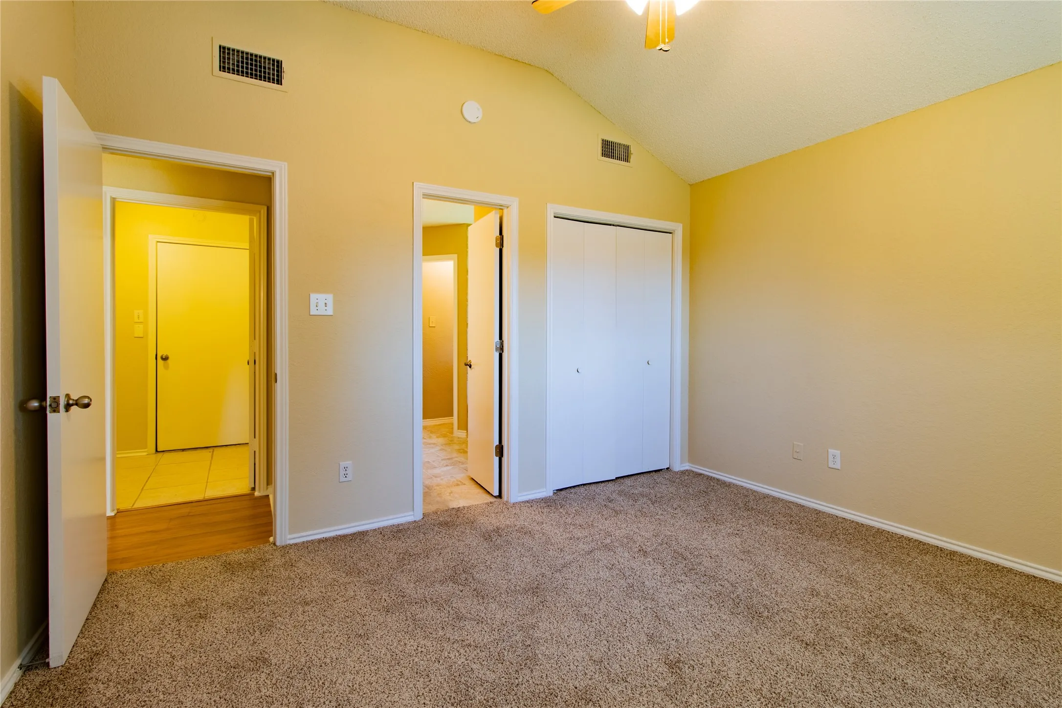 Single Family Residence For Sale in Tarrant County , 8220 Willis Lane, Watauga, Texas 76148, 3 Bedroom, 2 Bathroom, 2 Garage spaces, 1,288 Sqft, built in 1986, mls#21359521, Real Estate Agent in Watauga, Homes For Sale in Tarrant county, Homes For Sale in Watauga, Realtor in Watauga Texas, Real Estate Brokerage Independent Realty Texas, Luminita Cordes Realtor