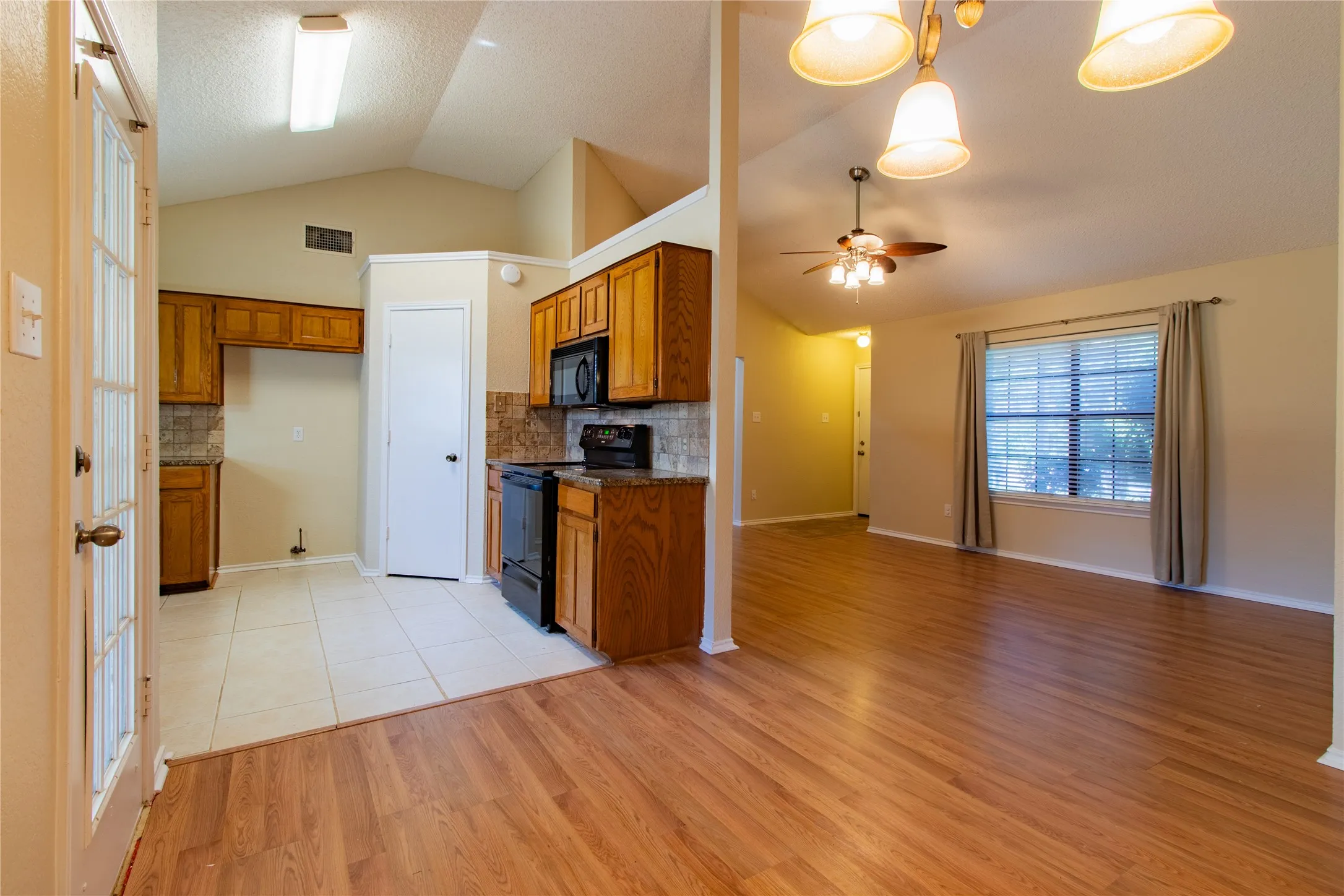 Single Family Residence For Sale in Tarrant County , 8220 Willis Lane, Watauga, Texas 76148, 3 Bedroom, 2 Bathroom, 2 Garage spaces, 1,288 Sqft, built in 1986, mls#21359521, Real Estate Agent in Watauga, Homes For Sale in Tarrant county, Homes For Sale in Watauga, Realtor in Watauga Texas, Real Estate Brokerage Independent Realty Texas, Luminita Cordes Realtor