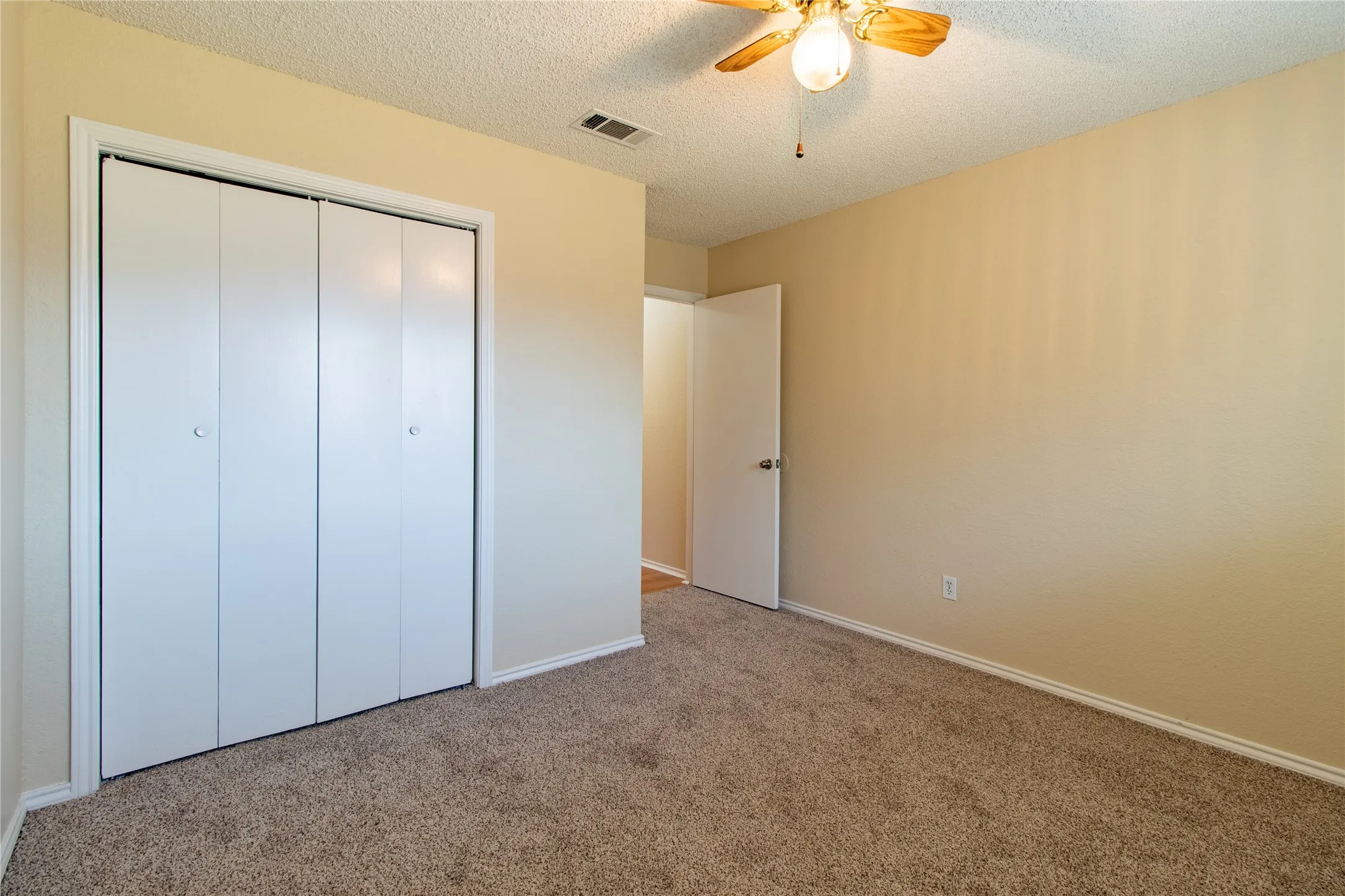 Single Family Residence For Sale in Tarrant County , 8220 Willis Lane, Watauga, Texas 76148, 3 Bedroom, 2 Bathroom, 2 Garage spaces, 1,288 Sqft, built in 1986, mls#21359521, Real Estate Agent in Watauga, Homes For Sale in Tarrant county, Homes For Sale in Watauga, Realtor in Watauga Texas, Real Estate Brokerage Independent Realty Texas, Luminita Cordes Realtor