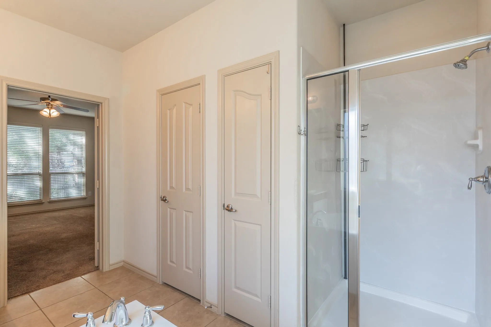 Single Family Residence For Rent in Tarrant County , 10844 Irish Glen Trail, Fort Worth, Texas 76052, 3 Bedroom, 2 Bathroom, 2 Garage spaces, 1,912 Sqft, built in 2009, mls#21357090, Real Estate Agent in Fort Worth, Homes For Rent in Tarrant county, Homes For Rent in Fort Worth, Realtor in Fort Worth Texas, Real Estate Brokerage Independent Realty Texas, Luminita Cordes Realtor