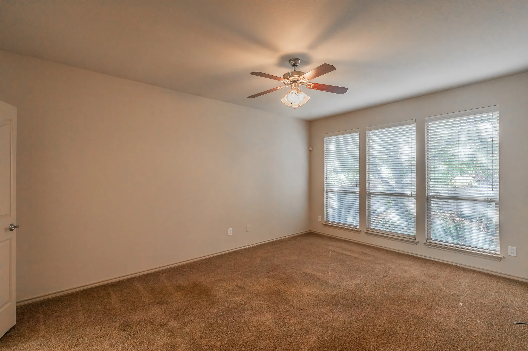 Single Family Residence For Rent in Tarrant County , 10844 Irish Glen Trail, Fort Worth, Texas 76052, 3 Bedroom, 2 Bathroom, 2 Garage spaces, 1,912 Sqft, built in 2009, mls#21357090, Real Estate Agent in Fort Worth, Homes For Rent in Tarrant county, Homes For Rent in Fort Worth, Realtor in Fort Worth Texas, Real Estate Brokerage Independent Realty Texas, Luminita Cordes Realtor