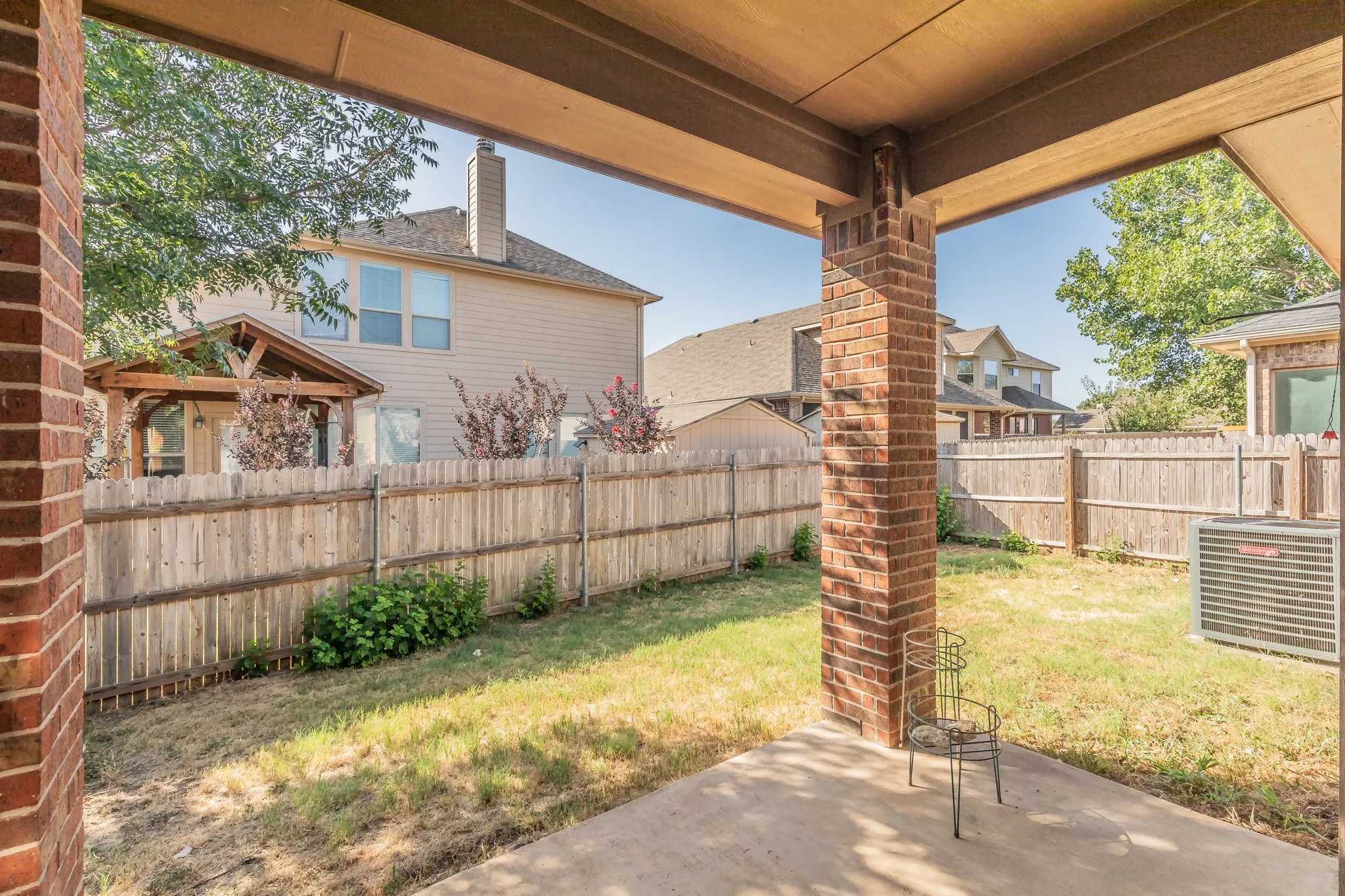 Single Family Residence For Rent in Tarrant County , 10844 Irish Glen Trail, Fort Worth, Texas 76052, 3 Bedroom, 2 Bathroom, 2 Garage spaces, 1,912 Sqft, built in 2009, mls#21357090, Real Estate Agent in Fort Worth, Homes For Rent in Tarrant county, Homes For Rent in Fort Worth, Realtor in Fort Worth Texas, Real Estate Brokerage Independent Realty Texas, Luminita Cordes Realtor