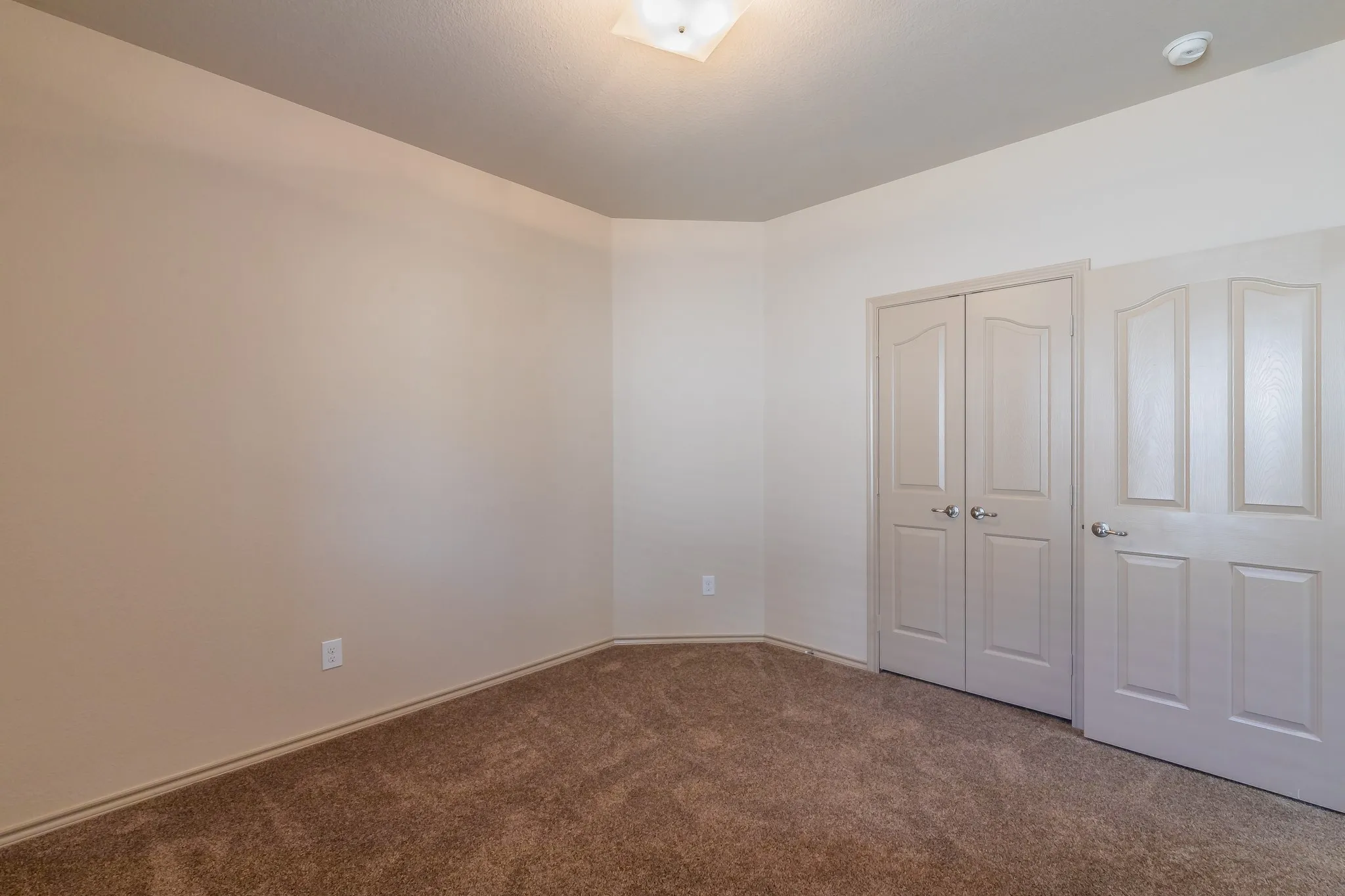 Single Family Residence For Rent in Tarrant County , 10844 Irish Glen Trail, Fort Worth, Texas 76052, 3 Bedroom, 2 Bathroom, 2 Garage spaces, 1,912 Sqft, built in 2009, mls#21357090, Real Estate Agent in Fort Worth, Homes For Rent in Tarrant county, Homes For Rent in Fort Worth, Realtor in Fort Worth Texas, Real Estate Brokerage Independent Realty Texas, Luminita Cordes Realtor