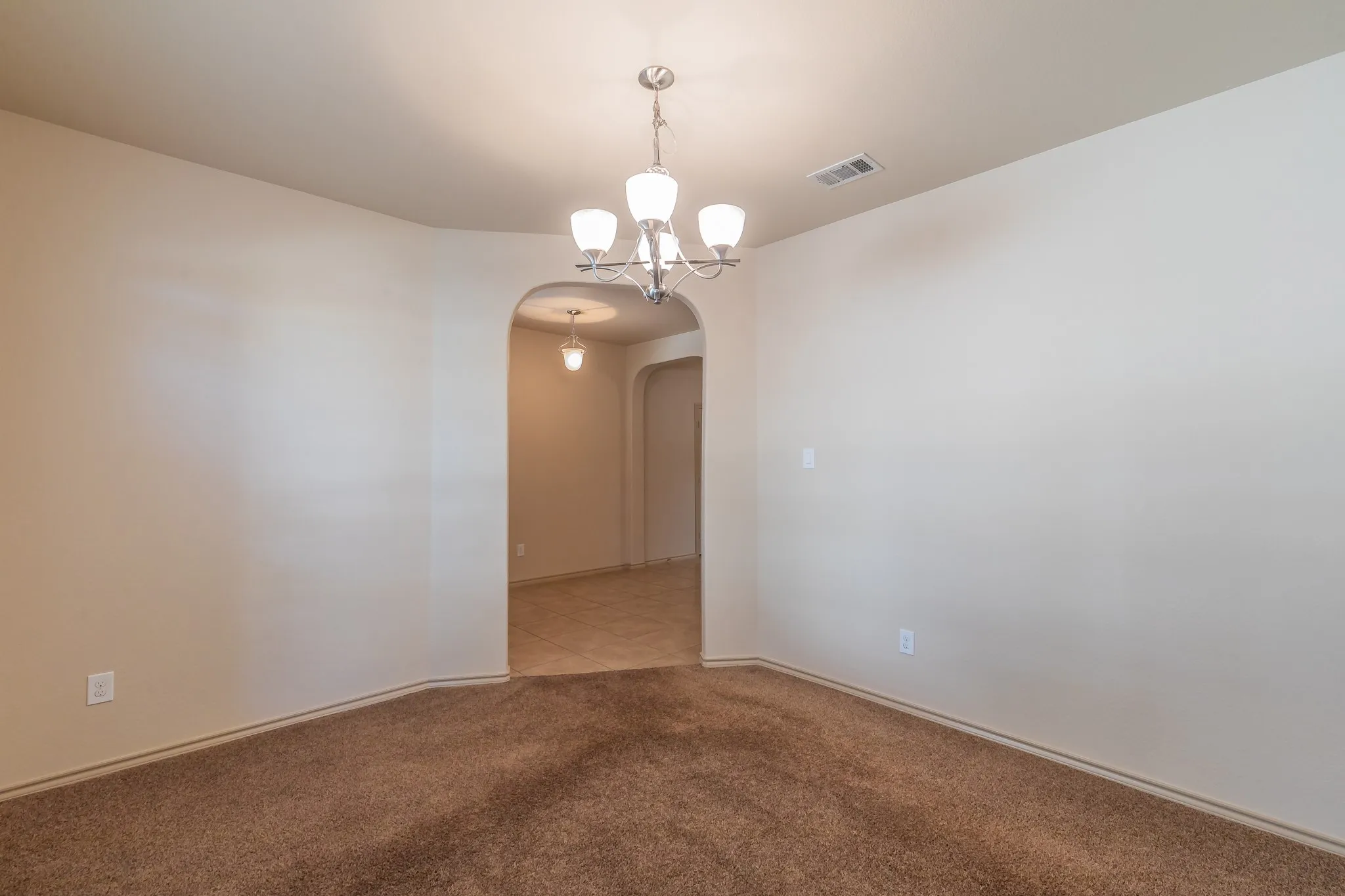 Single Family Residence For Rent in Tarrant County , 10844 Irish Glen Trail, Fort Worth, Texas 76052, 3 Bedroom, 2 Bathroom, 2 Garage spaces, 1,912 Sqft, built in 2009, mls#21357090, Real Estate Agent in Fort Worth, Homes For Rent in Tarrant county, Homes For Rent in Fort Worth, Realtor in Fort Worth Texas, Real Estate Brokerage Independent Realty Texas, Luminita Cordes Realtor