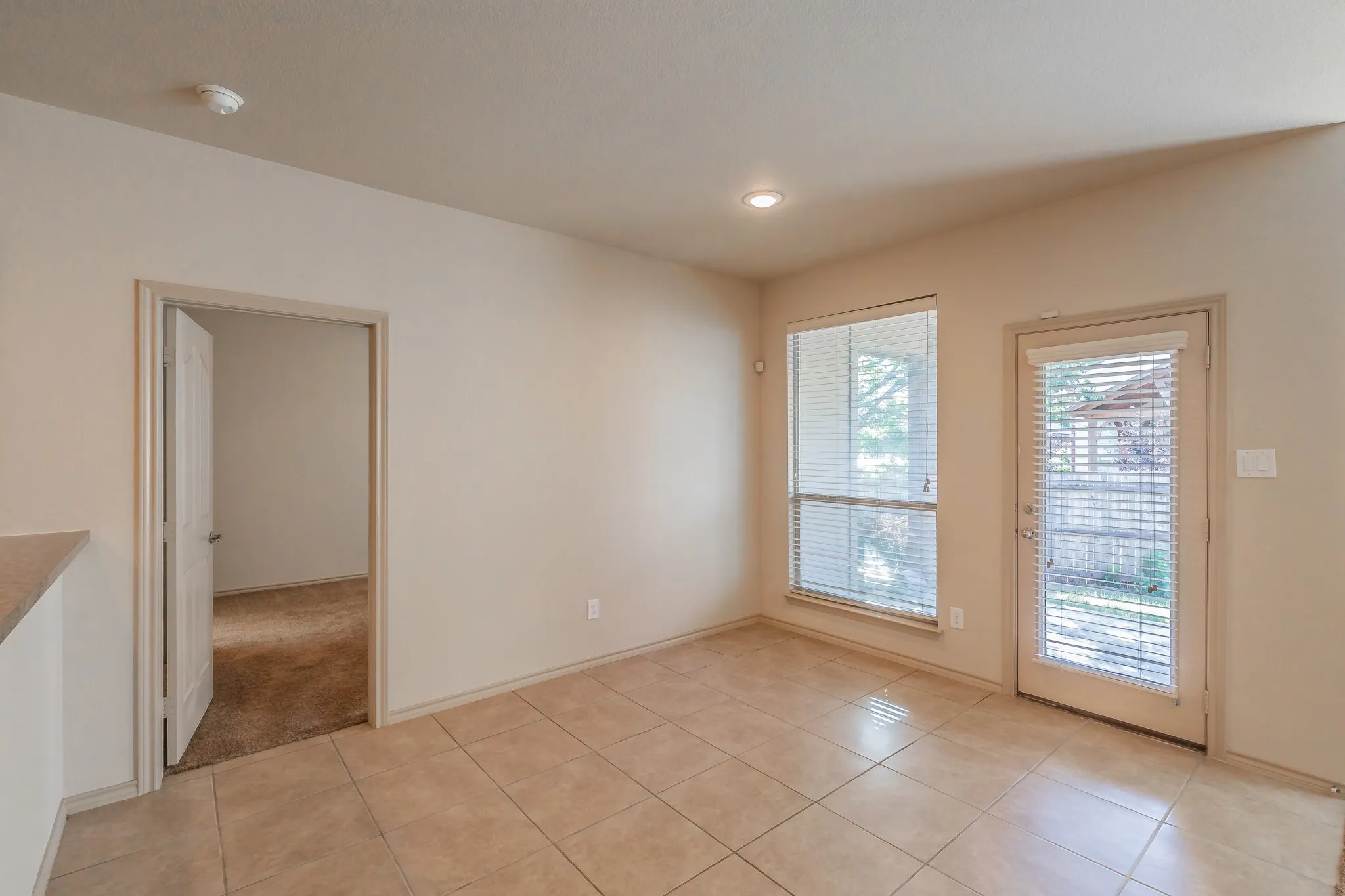 Single Family Residence For Rent in Tarrant County , 10844 Irish Glen Trail, Fort Worth, Texas 76052, 3 Bedroom, 2 Bathroom, 2 Garage spaces, 1,912 Sqft, built in 2009, mls#21357090, Real Estate Agent in Fort Worth, Homes For Rent in Tarrant county, Homes For Rent in Fort Worth, Realtor in Fort Worth Texas, Real Estate Brokerage Independent Realty Texas, Luminita Cordes Realtor