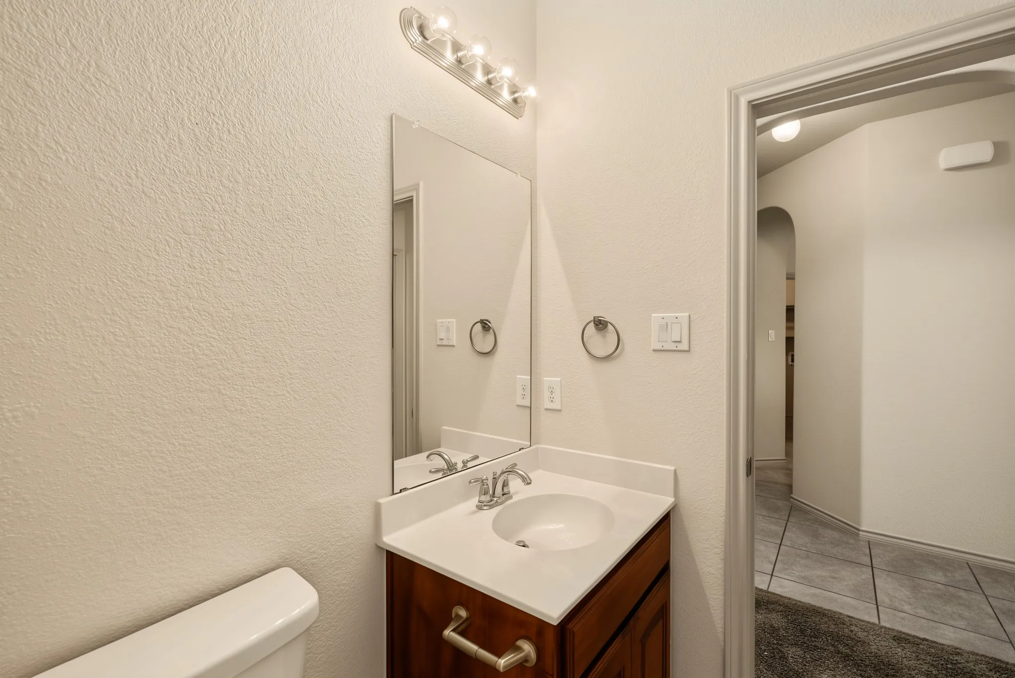 Single Family Residence For Rent in Tarrant County , 10844 Irish Glen Trail, Fort Worth, Texas 76052, 3 Bedroom, 2 Bathroom, 2 Garage spaces, 1,912 Sqft, built in 2009, mls#21357090, Real Estate Agent in Fort Worth, Homes For Rent in Tarrant county, Homes For Rent in Fort Worth, Realtor in Fort Worth Texas, Real Estate Brokerage Independent Realty Texas, Luminita Cordes Realtor