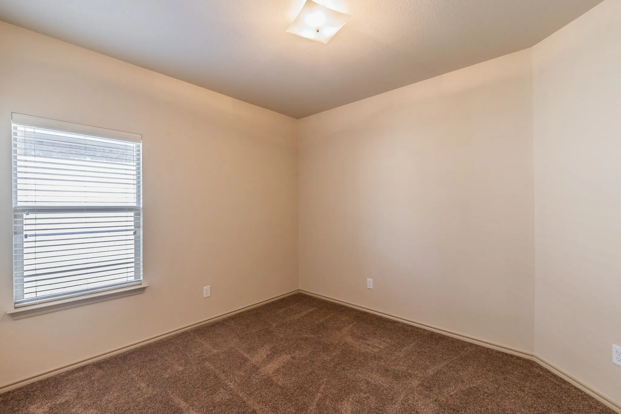 Single Family Residence For Rent in Tarrant County , 10844 Irish Glen Trail, Fort Worth, Texas 76052, 3 Bedroom, 2 Bathroom, 2 Garage spaces, 1,912 Sqft, built in 2009, mls#21357090, Real Estate Agent in Fort Worth, Homes For Rent in Tarrant county, Homes For Rent in Fort Worth, Realtor in Fort Worth Texas, Real Estate Brokerage Independent Realty Texas, Luminita Cordes Realtor
