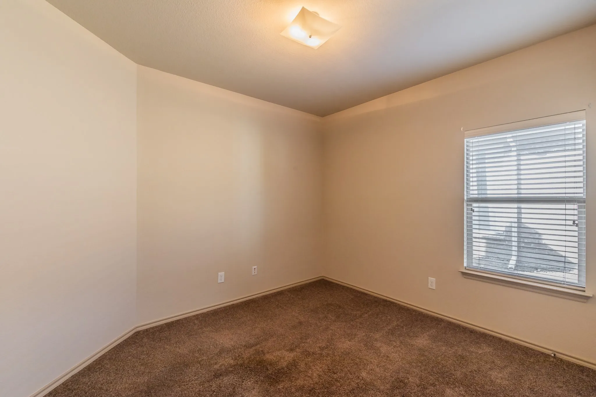 Single Family Residence For Rent in Tarrant County , 10844 Irish Glen Trail, Fort Worth, Texas 76052, 3 Bedroom, 2 Bathroom, 2 Garage spaces, 1,912 Sqft, built in 2009, mls#21357090, Real Estate Agent in Fort Worth, Homes For Rent in Tarrant county, Homes For Rent in Fort Worth, Realtor in Fort Worth Texas, Real Estate Brokerage Independent Realty Texas, Luminita Cordes Realtor