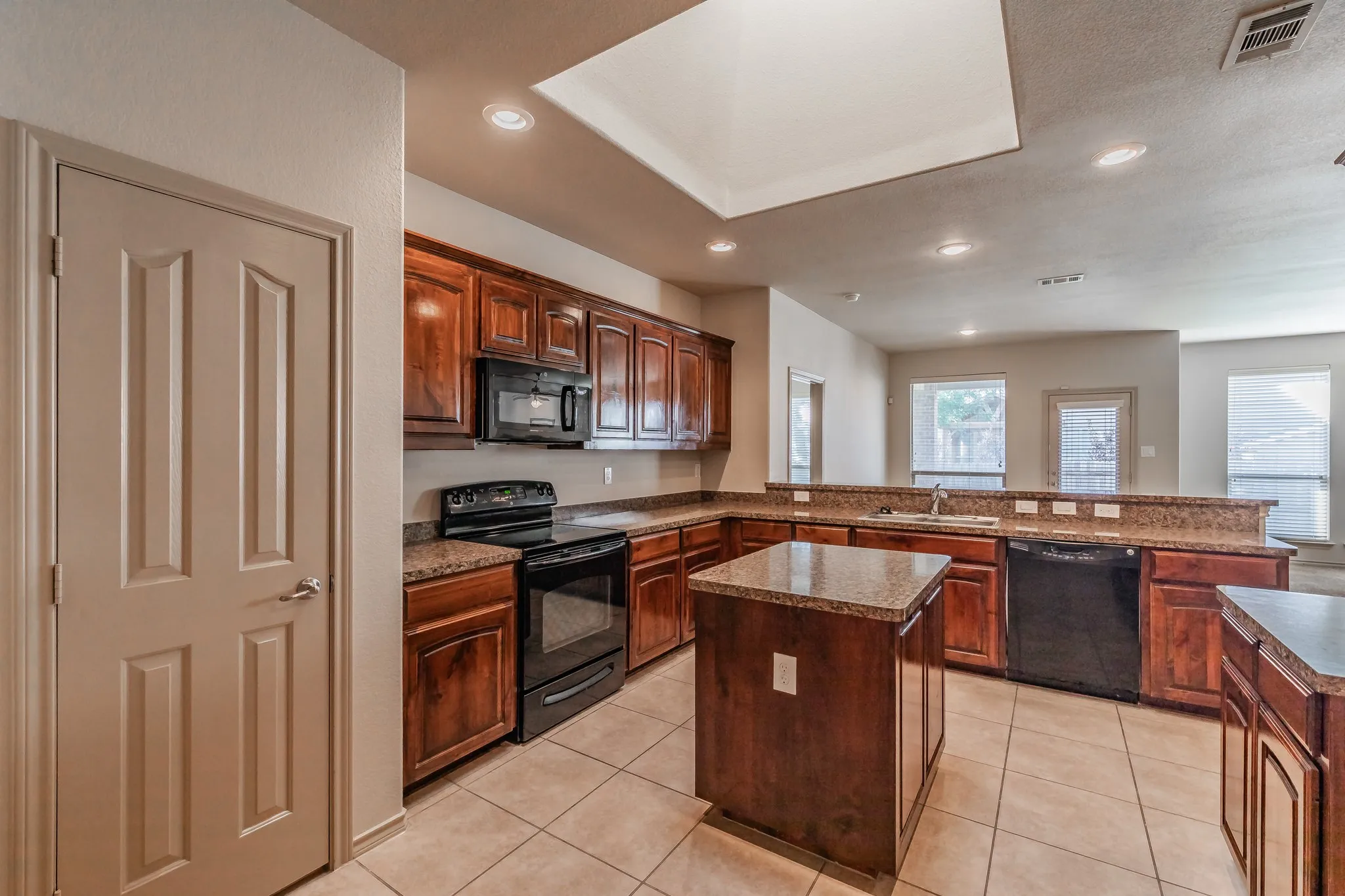 Single Family Residence For Rent in Tarrant County , 10844 Irish Glen Trail, Fort Worth, Texas 76052, 3 Bedroom, 2 Bathroom, 2 Garage spaces, 1,912 Sqft, built in 2009, mls#21357090, Real Estate Agent in Fort Worth, Homes For Rent in Tarrant county, Homes For Rent in Fort Worth, Realtor in Fort Worth Texas, Real Estate Brokerage Independent Realty Texas, Luminita Cordes Realtor