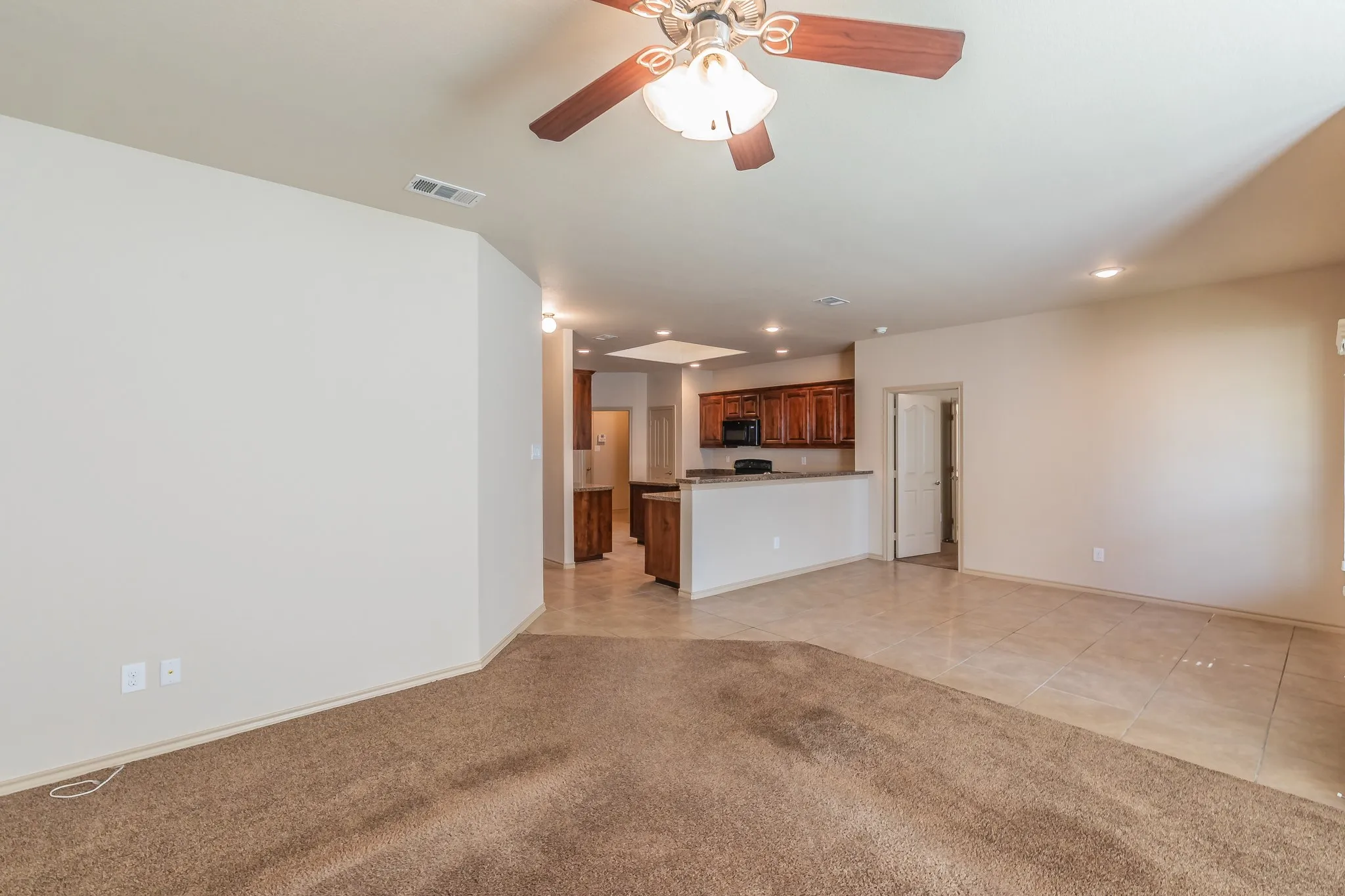 Single Family Residence For Rent in Tarrant County , 10844 Irish Glen Trail, Fort Worth, Texas 76052, 3 Bedroom, 2 Bathroom, 2 Garage spaces, 1,912 Sqft, built in 2009, mls#21357090, Real Estate Agent in Fort Worth, Homes For Rent in Tarrant county, Homes For Rent in Fort Worth, Realtor in Fort Worth Texas, Real Estate Brokerage Independent Realty Texas, Luminita Cordes Realtor