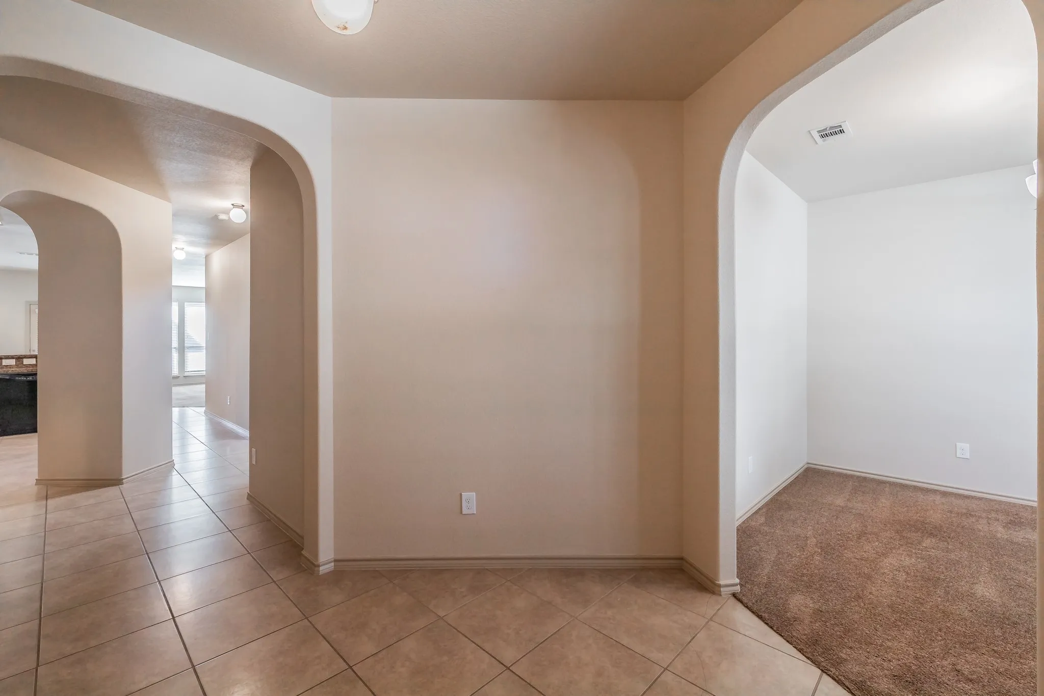 Single Family Residence For Rent in Tarrant County , 10844 Irish Glen Trail, Fort Worth, Texas 76052, 3 Bedroom, 2 Bathroom, 2 Garage spaces, 1,912 Sqft, built in 2009, mls#21357090, Real Estate Agent in Fort Worth, Homes For Rent in Tarrant county, Homes For Rent in Fort Worth, Realtor in Fort Worth Texas, Real Estate Brokerage Independent Realty Texas, Luminita Cordes Realtor