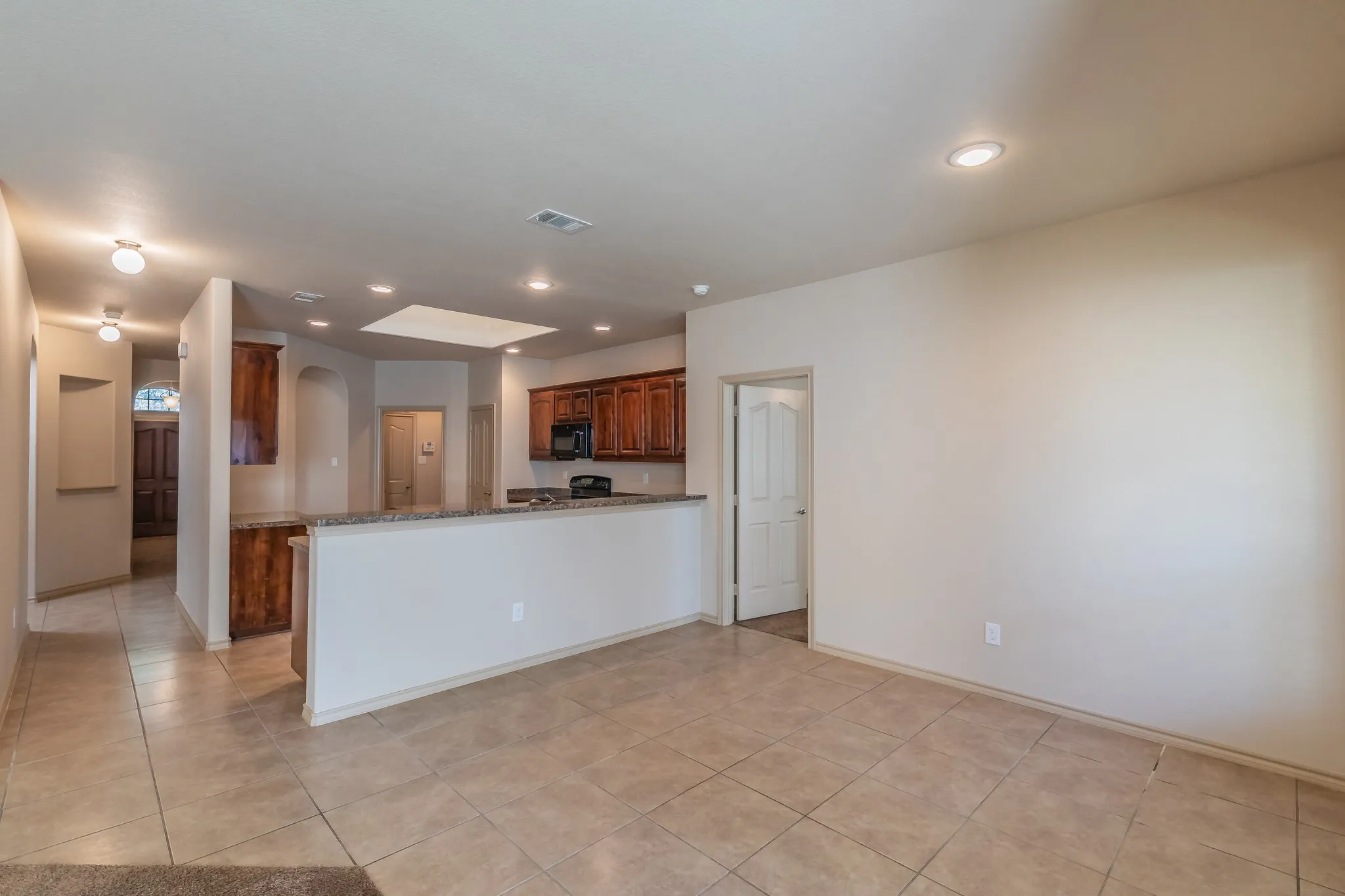 Single Family Residence For Rent in Tarrant County , 10844 Irish Glen Trail, Fort Worth, Texas 76052, 3 Bedroom, 2 Bathroom, 2 Garage spaces, 1,912 Sqft, built in 2009, mls#21357090, Real Estate Agent in Fort Worth, Homes For Rent in Tarrant county, Homes For Rent in Fort Worth, Realtor in Fort Worth Texas, Real Estate Brokerage Independent Realty Texas, Luminita Cordes Realtor