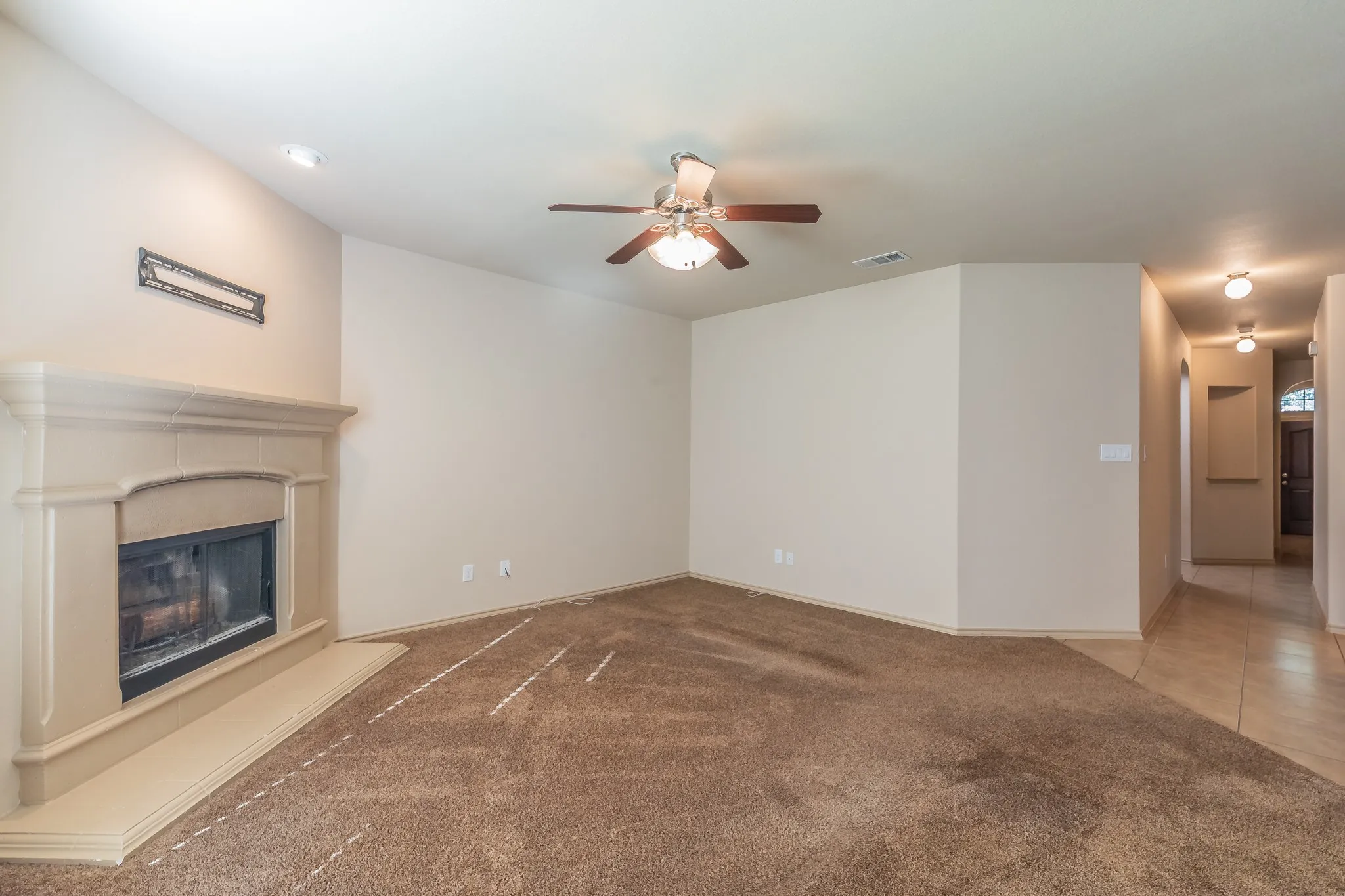 Single Family Residence For Rent in Tarrant County , 10844 Irish Glen Trail, Fort Worth, Texas 76052, 3 Bedroom, 2 Bathroom, 2 Garage spaces, 1,912 Sqft, built in 2009, mls#21357090, Real Estate Agent in Fort Worth, Homes For Rent in Tarrant county, Homes For Rent in Fort Worth, Realtor in Fort Worth Texas, Real Estate Brokerage Independent Realty Texas, Luminita Cordes Realtor