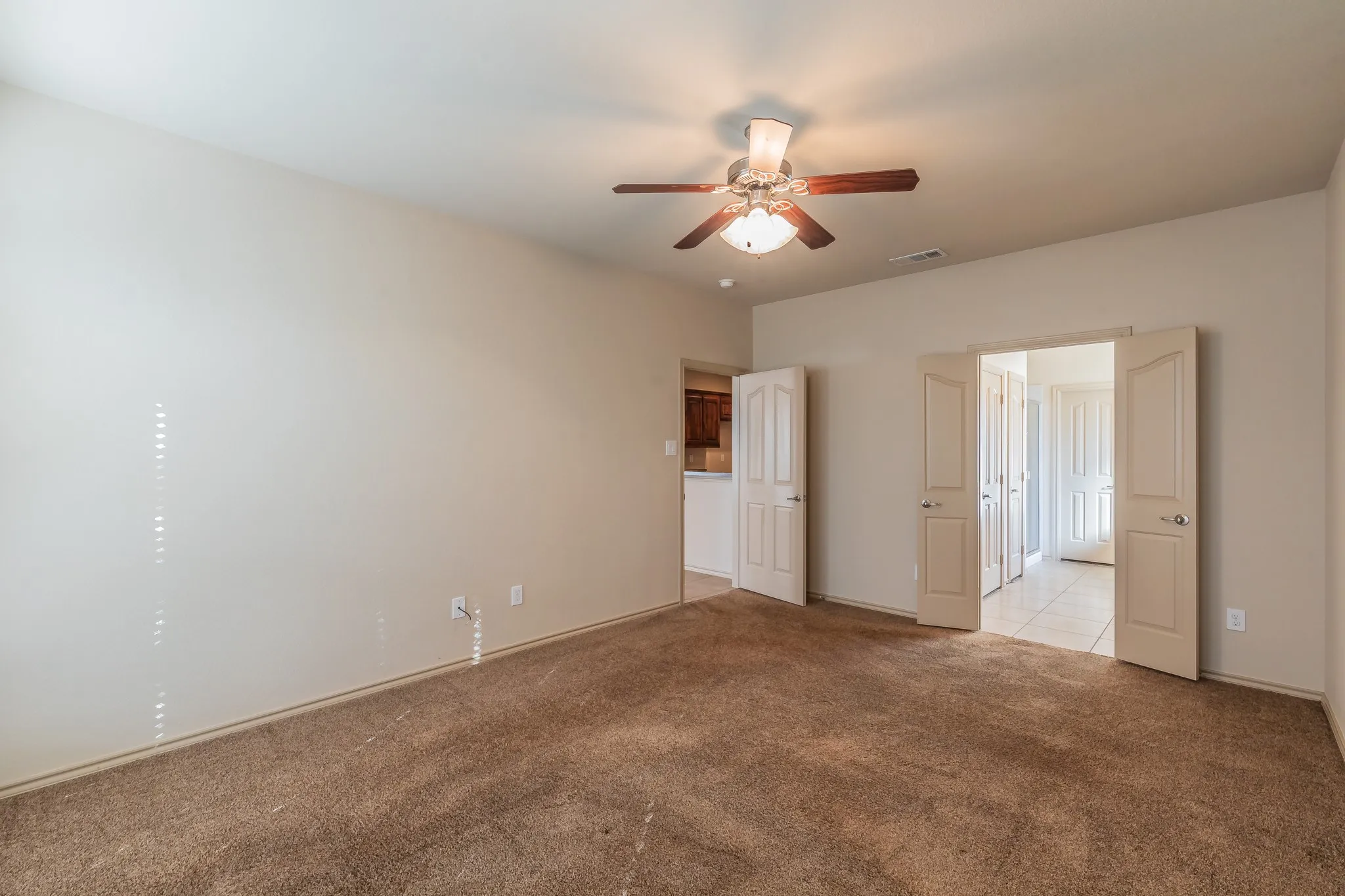 Single Family Residence For Rent in Tarrant County , 10844 Irish Glen Trail, Fort Worth, Texas 76052, 3 Bedroom, 2 Bathroom, 2 Garage spaces, 1,912 Sqft, built in 2009, mls#21357090, Real Estate Agent in Fort Worth, Homes For Rent in Tarrant county, Homes For Rent in Fort Worth, Realtor in Fort Worth Texas, Real Estate Brokerage Independent Realty Texas, Luminita Cordes Realtor