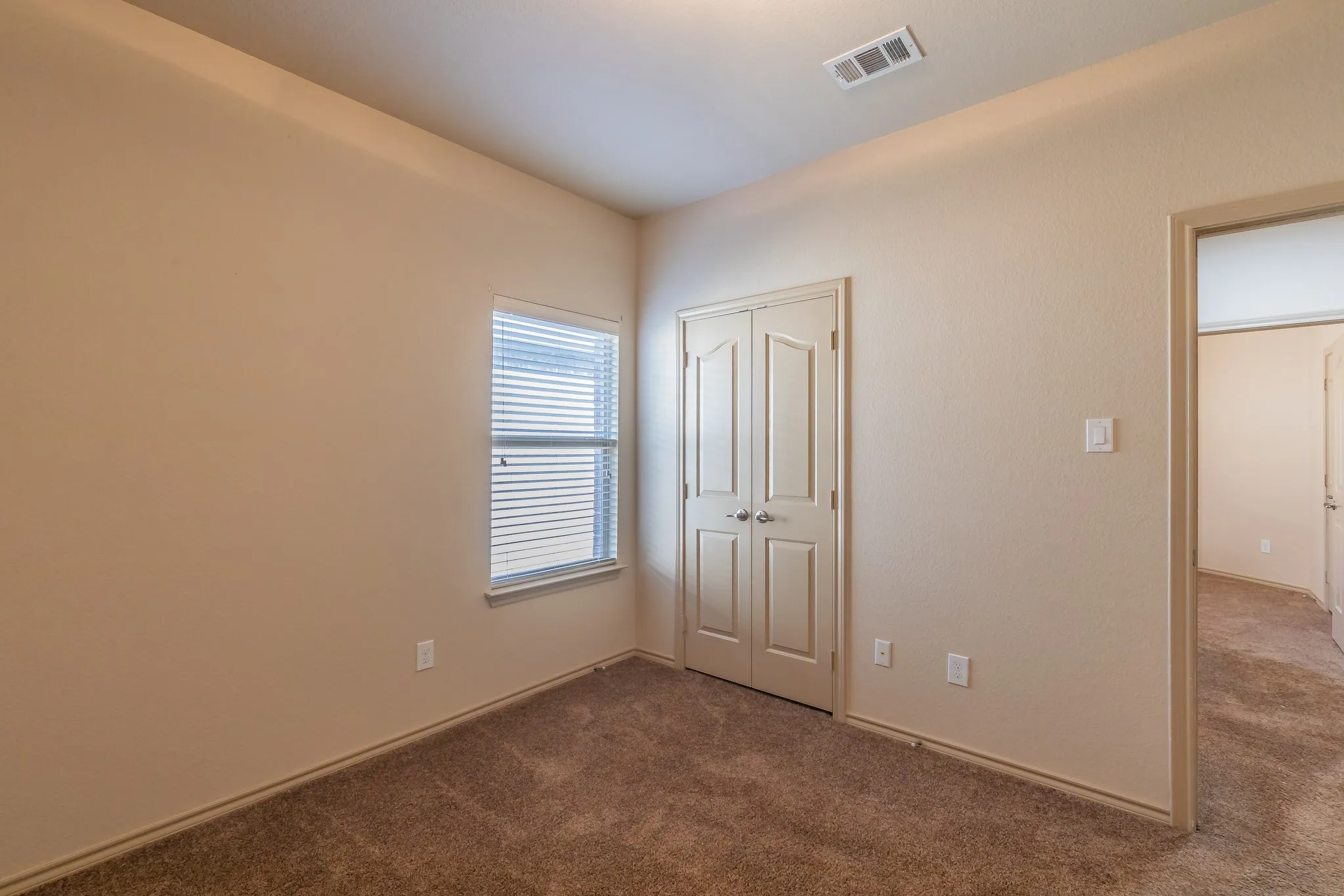 Single Family Residence For Rent in Tarrant County , 10844 Irish Glen Trail, Fort Worth, Texas 76052, 3 Bedroom, 2 Bathroom, 2 Garage spaces, 1,912 Sqft, built in 2009, mls#21357090, Real Estate Agent in Fort Worth, Homes For Rent in Tarrant county, Homes For Rent in Fort Worth, Realtor in Fort Worth Texas, Real Estate Brokerage Independent Realty Texas, Luminita Cordes Realtor