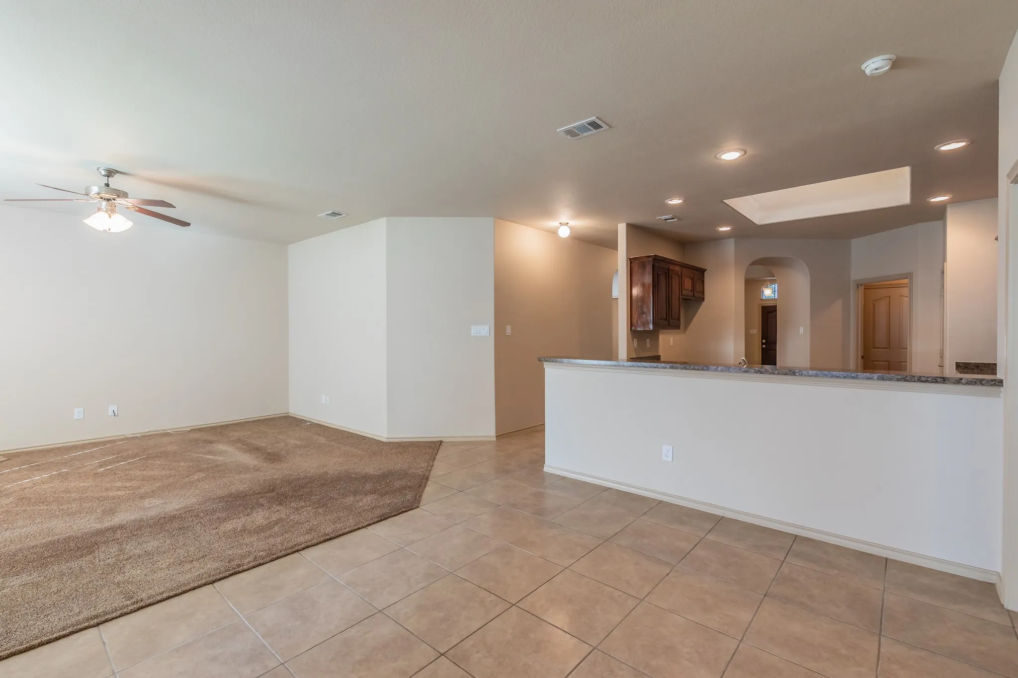 Single Family Residence For Rent in Tarrant County , 10844 Irish Glen Trail, Fort Worth, Texas 76052, 3 Bedroom, 2 Bathroom, 2 Garage spaces, 1,912 Sqft, built in 2009, mls#21357090, Real Estate Agent in Fort Worth, Homes For Rent in Tarrant county, Homes For Rent in Fort Worth, Realtor in Fort Worth Texas, Real Estate Brokerage Independent Realty Texas, Luminita Cordes Realtor