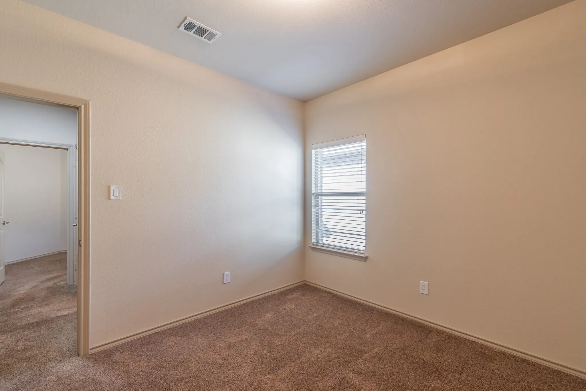 Single Family Residence For Rent in Tarrant County , 10844 Irish Glen Trail, Fort Worth, Texas 76052, 3 Bedroom, 2 Bathroom, 2 Garage spaces, 1,912 Sqft, built in 2009, mls#21357090, Real Estate Agent in Fort Worth, Homes For Rent in Tarrant county, Homes For Rent in Fort Worth, Realtor in Fort Worth Texas, Real Estate Brokerage Independent Realty Texas, Luminita Cordes Realtor
