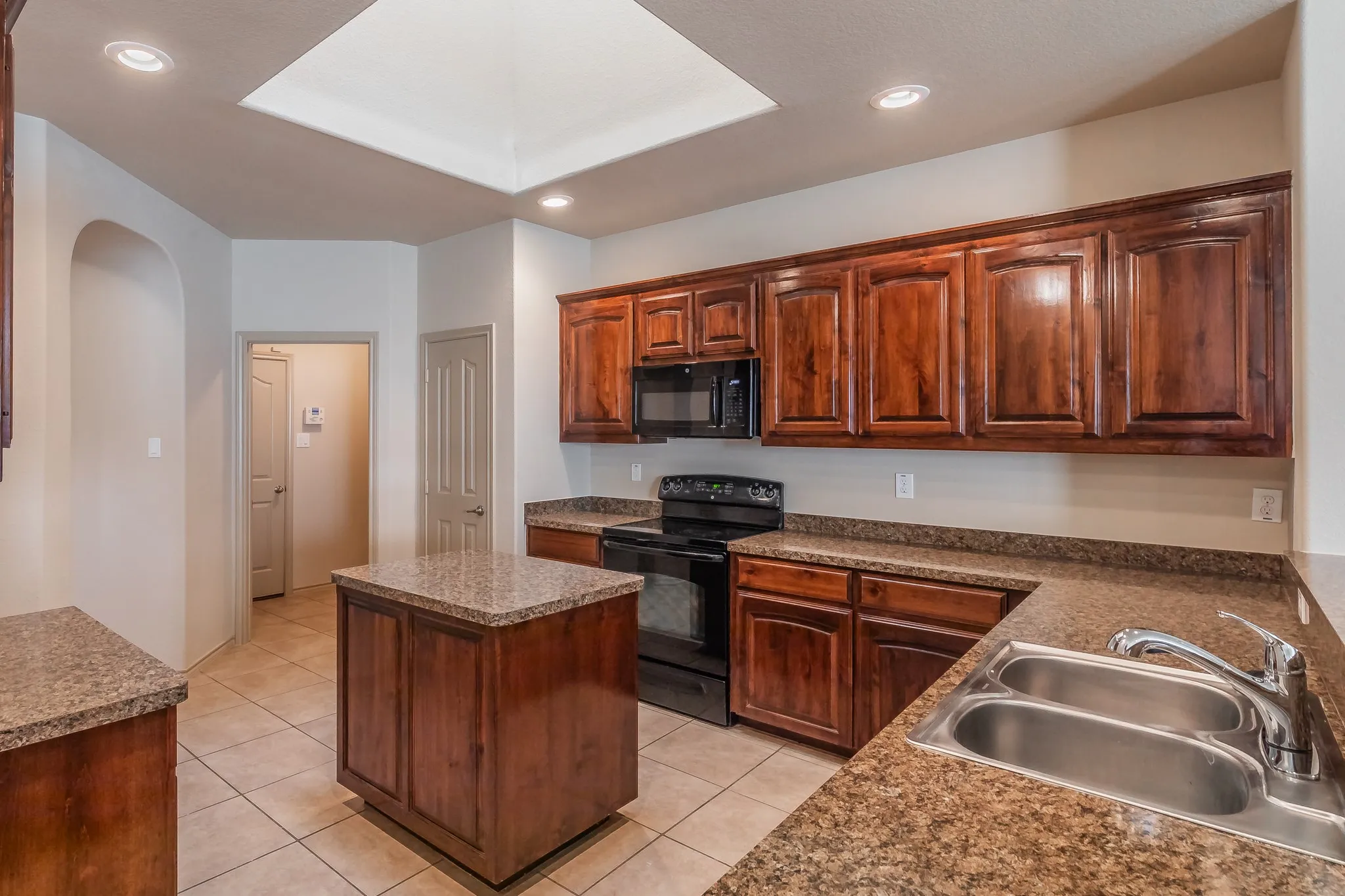 Single Family Residence For Rent in Tarrant County , 10844 Irish Glen Trail, Fort Worth, Texas 76052, 3 Bedroom, 2 Bathroom, 2 Garage spaces, 1,912 Sqft, built in 2009, mls#21357090, Real Estate Agent in Fort Worth, Homes For Rent in Tarrant county, Homes For Rent in Fort Worth, Realtor in Fort Worth Texas, Real Estate Brokerage Independent Realty Texas, Luminita Cordes Realtor