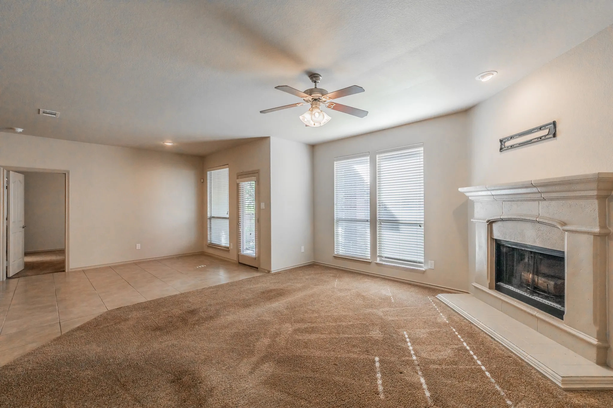 Single Family Residence For Rent in Tarrant County , 10844 Irish Glen Trail, Fort Worth, Texas 76052, 3 Bedroom, 2 Bathroom, 2 Garage spaces, 1,912 Sqft, built in 2009, mls#21357090, Real Estate Agent in Fort Worth, Homes For Rent in Tarrant county, Homes For Rent in Fort Worth, Realtor in Fort Worth Texas, Real Estate Brokerage Independent Realty Texas, Luminita Cordes Realtor
