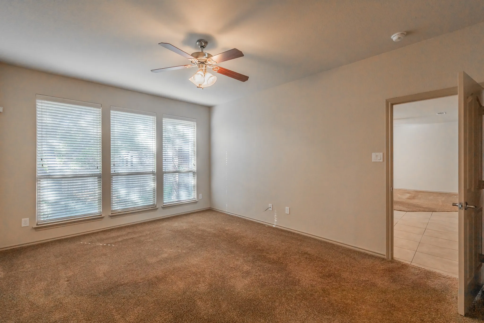 Single Family Residence For Rent in Tarrant County , 10844 Irish Glen Trail, Fort Worth, Texas 76052, 3 Bedroom, 2 Bathroom, 2 Garage spaces, 1,912 Sqft, built in 2009, mls#21357090, Real Estate Agent in Fort Worth, Homes For Rent in Tarrant county, Homes For Rent in Fort Worth, Realtor in Fort Worth Texas, Real Estate Brokerage Independent Realty Texas, Luminita Cordes Realtor